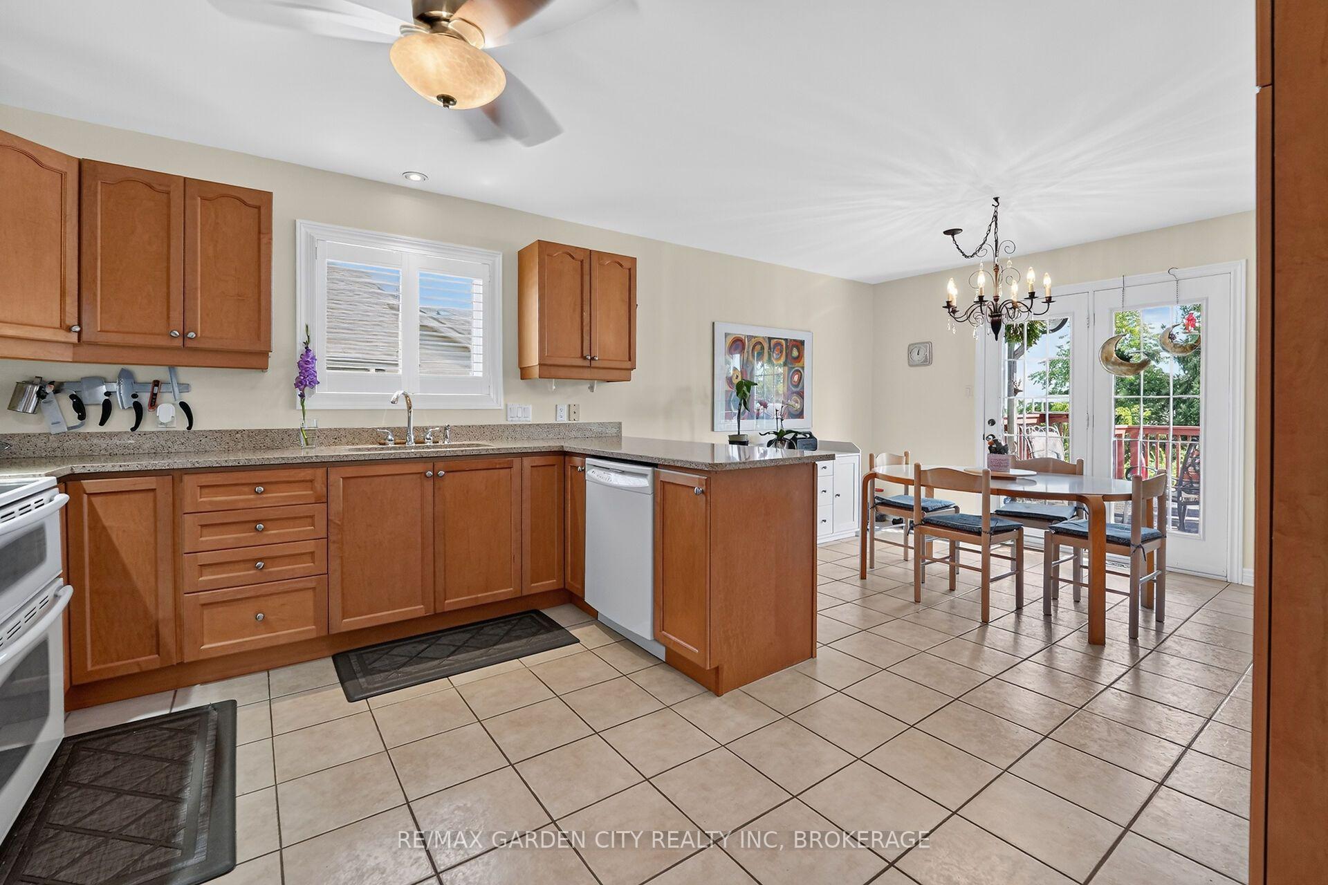 Photo 13 of 4039 Barry Drive, Lincoln, Beamsville — HOMEH