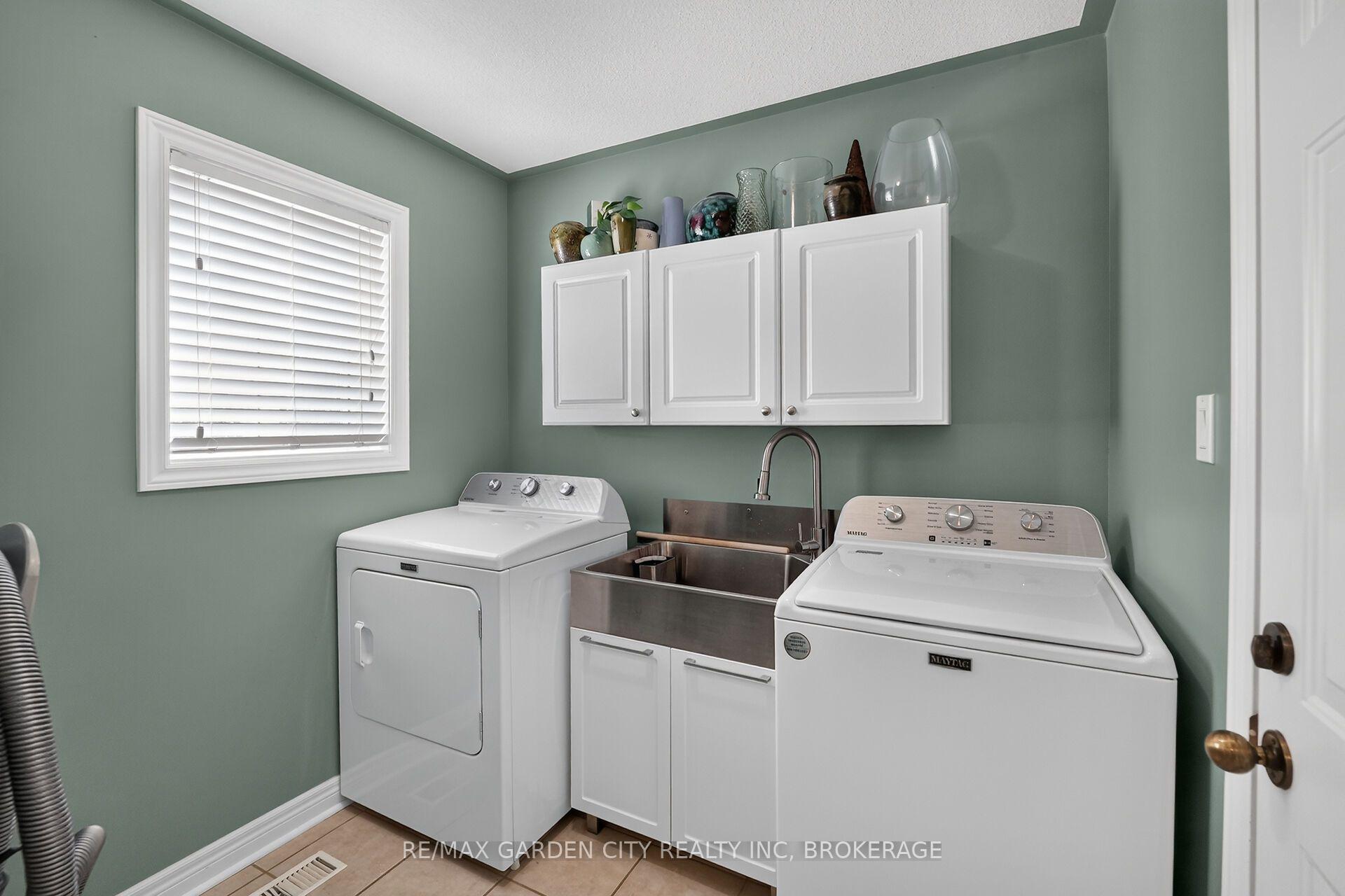 Photo 15 of 4039 Barry Drive, Lincoln, Beamsville — HOMEH