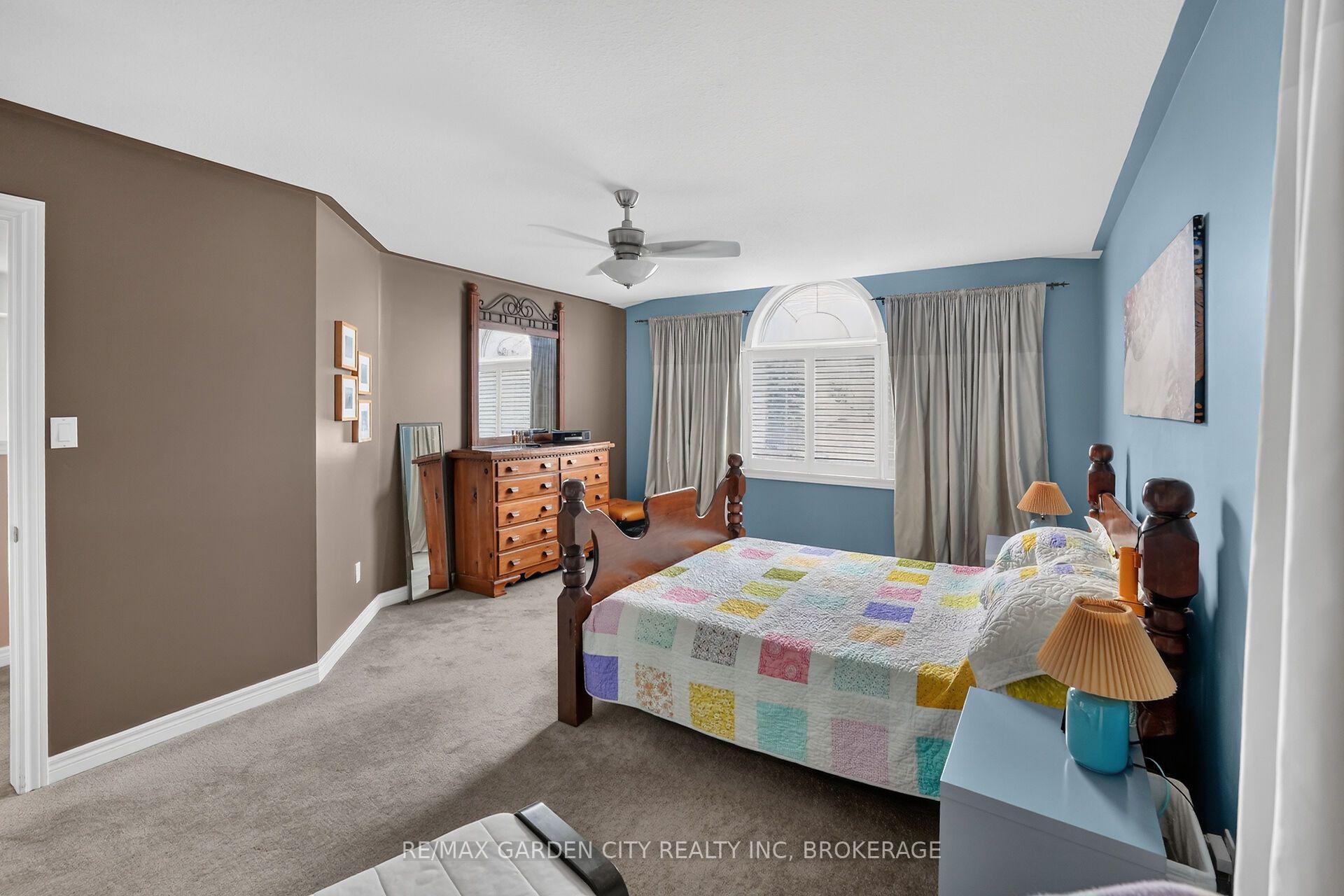 Photo 19 of 4039 Barry Drive, Lincoln, Beamsville — HOMEH