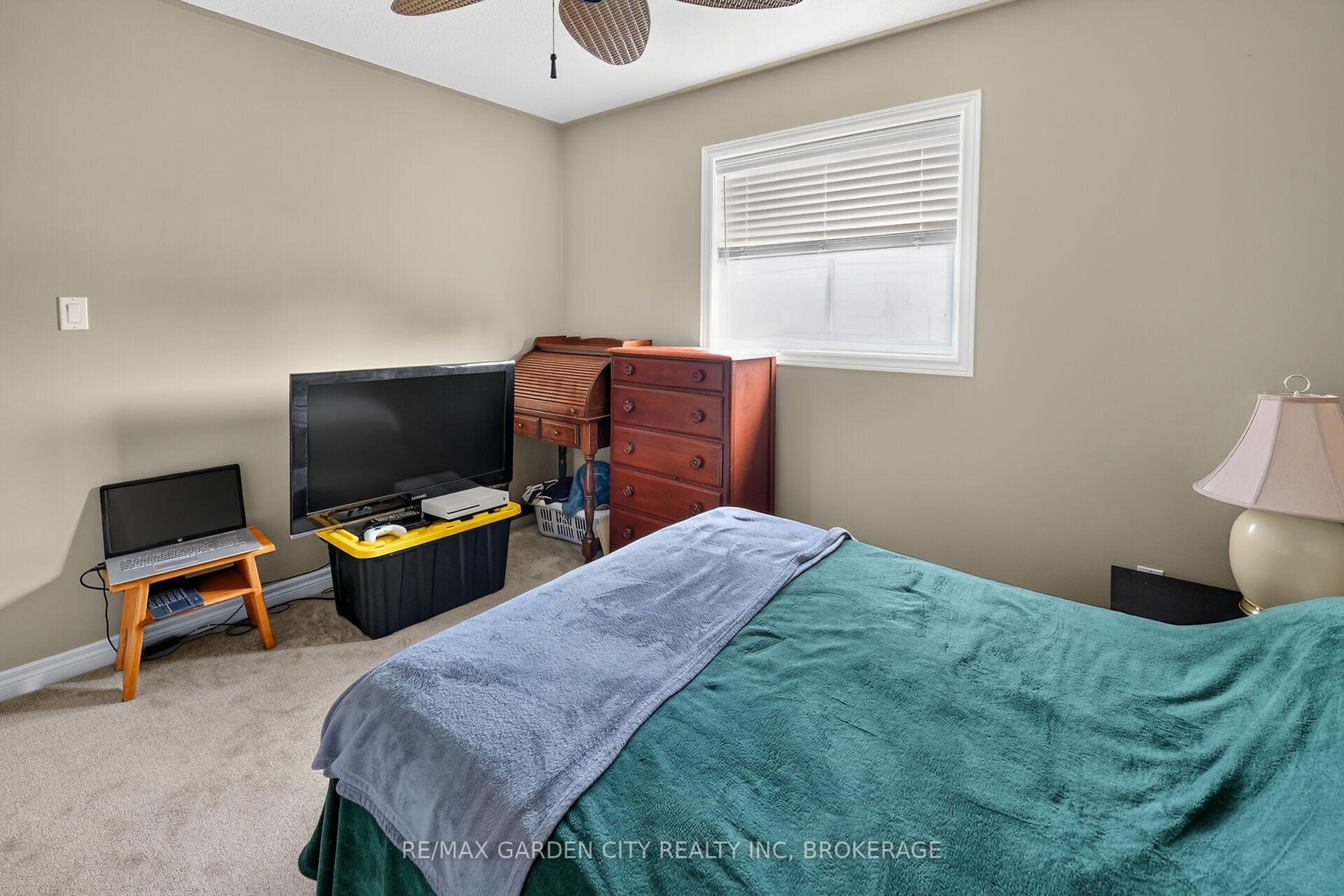 Photo 25 of 4039 Barry Drive, Lincoln, Beamsville — HOMEH