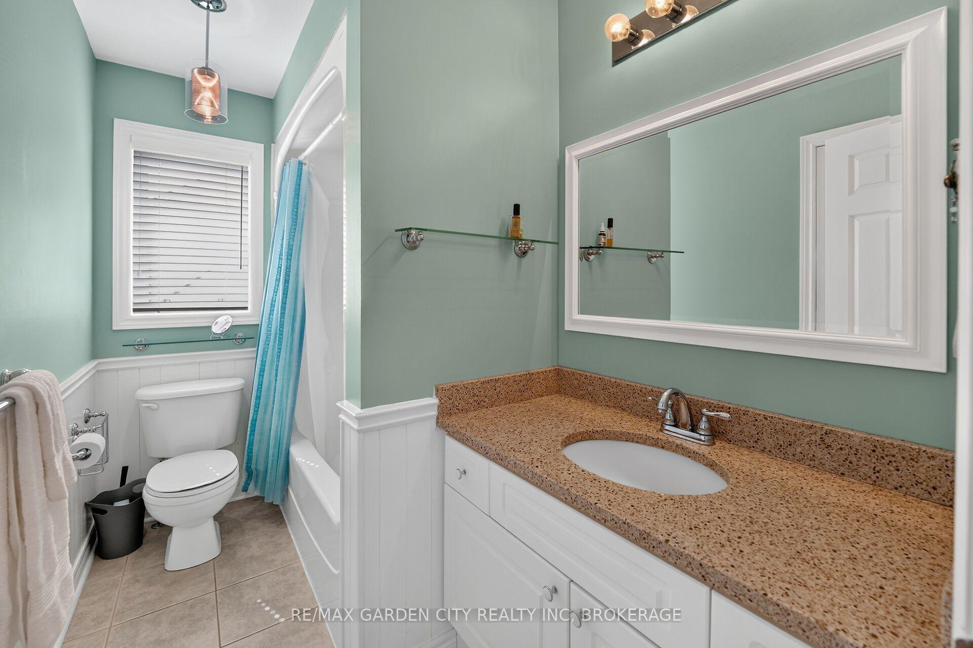 Photo 26 of 4039 Barry Drive, Lincoln, Beamsville — HOMEH