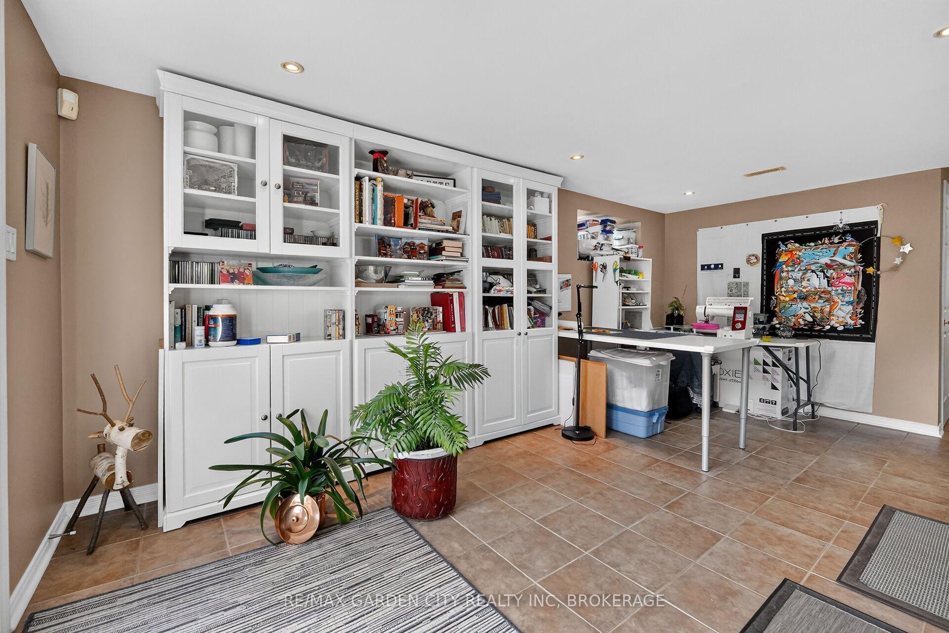 Photo 30 of 4039 Barry Drive, Lincoln, Beamsville — HOMEH