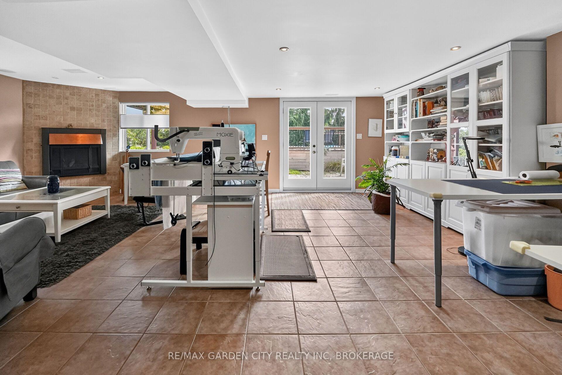 Photo 32 of 4039 Barry Drive, Lincoln, Beamsville — HOMEH