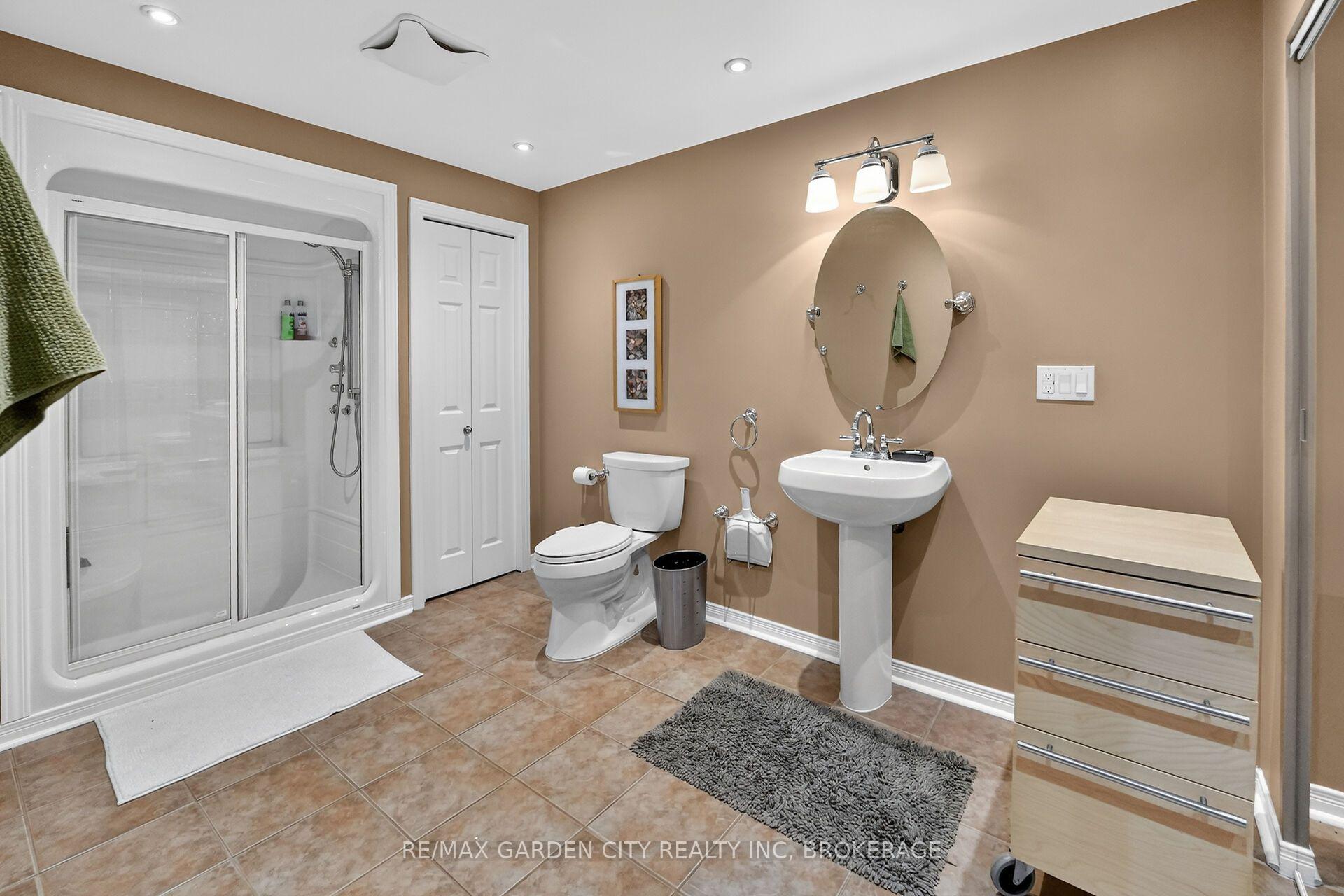 Photo 33 of 4039 Barry Drive, Lincoln, Beamsville — HOMEH