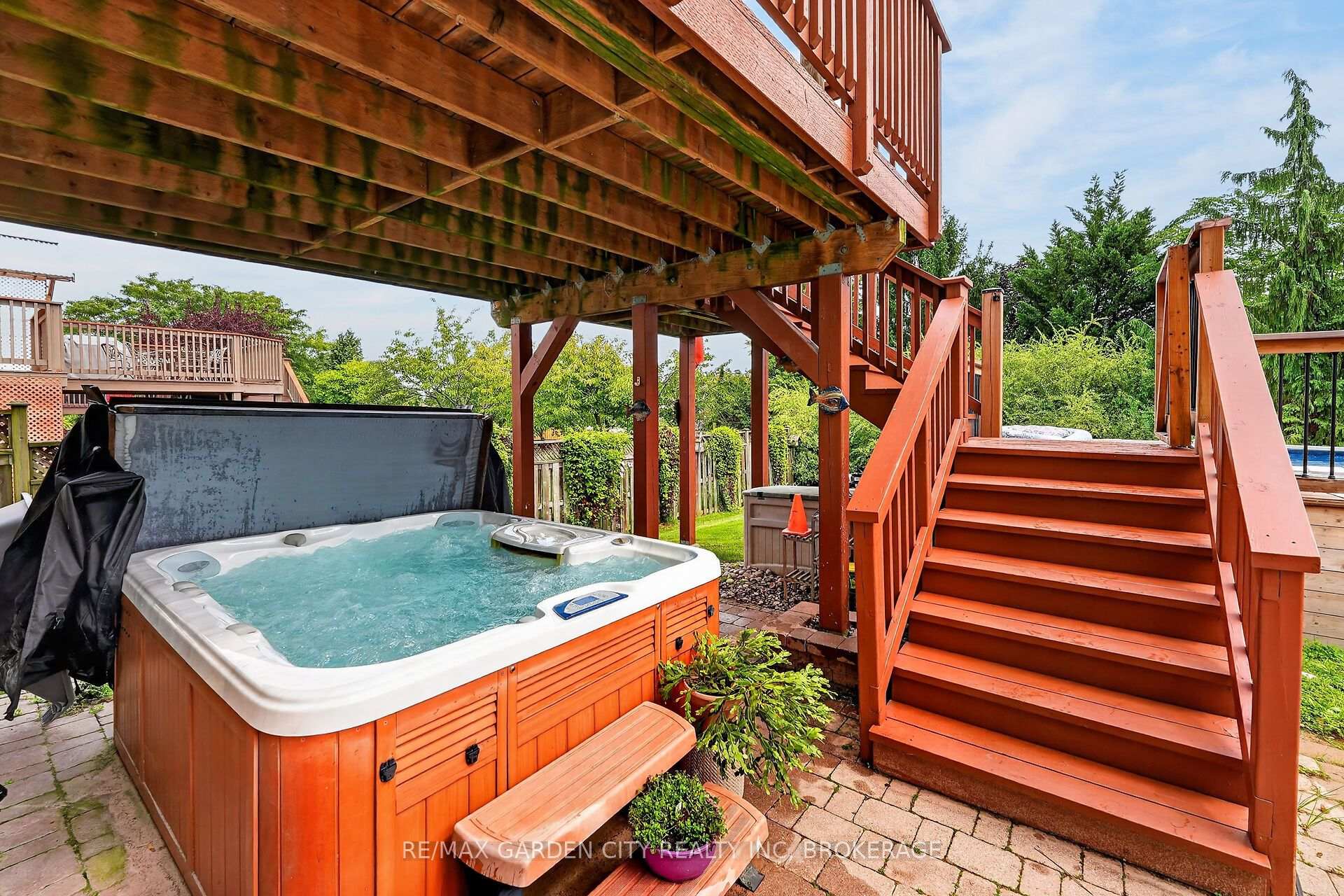 Photo 37 of 4039 Barry Drive, Lincoln, Beamsville — HOMEH