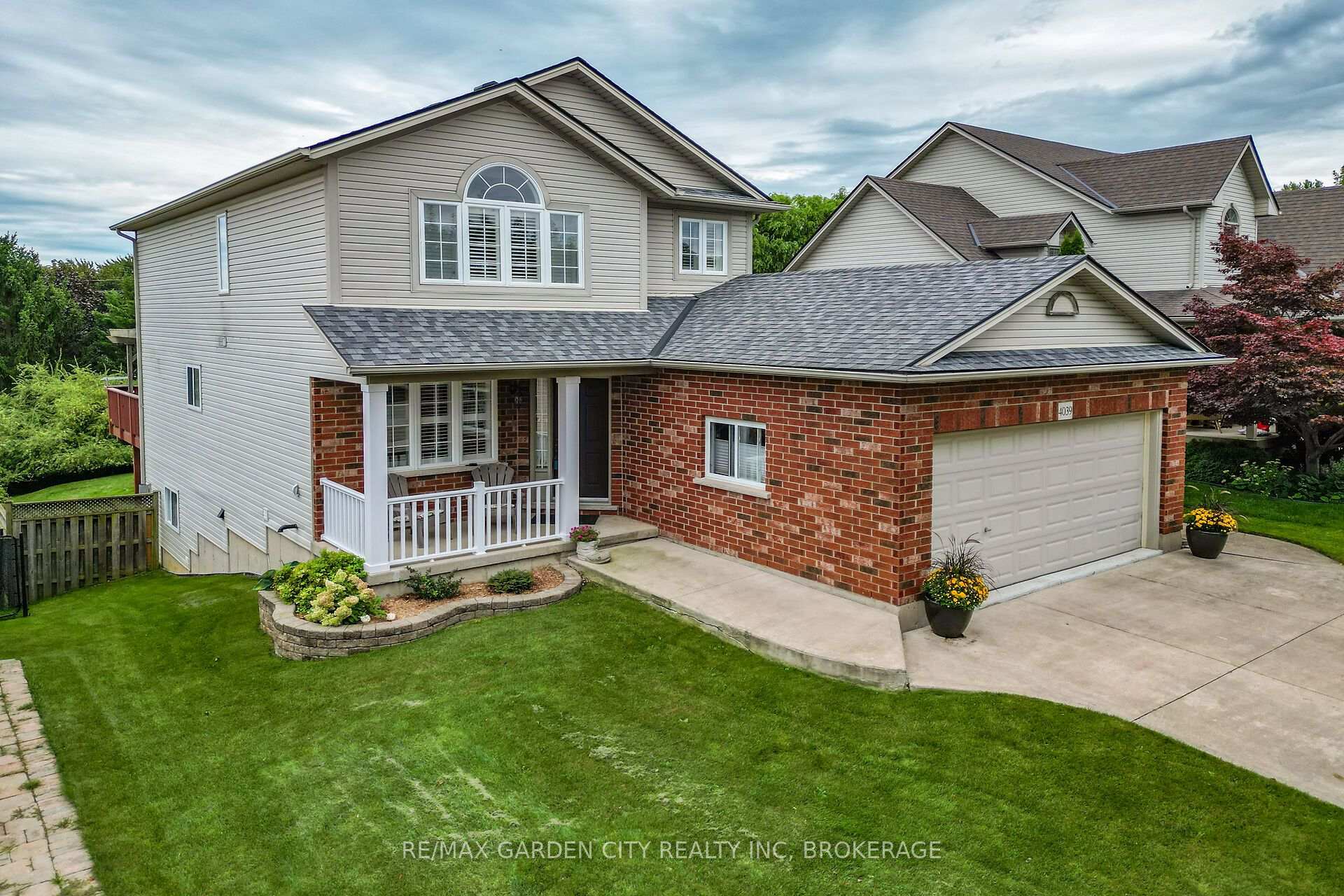 Photo 43 of 4039 Barry Drive, Lincoln, Beamsville — HOMEH