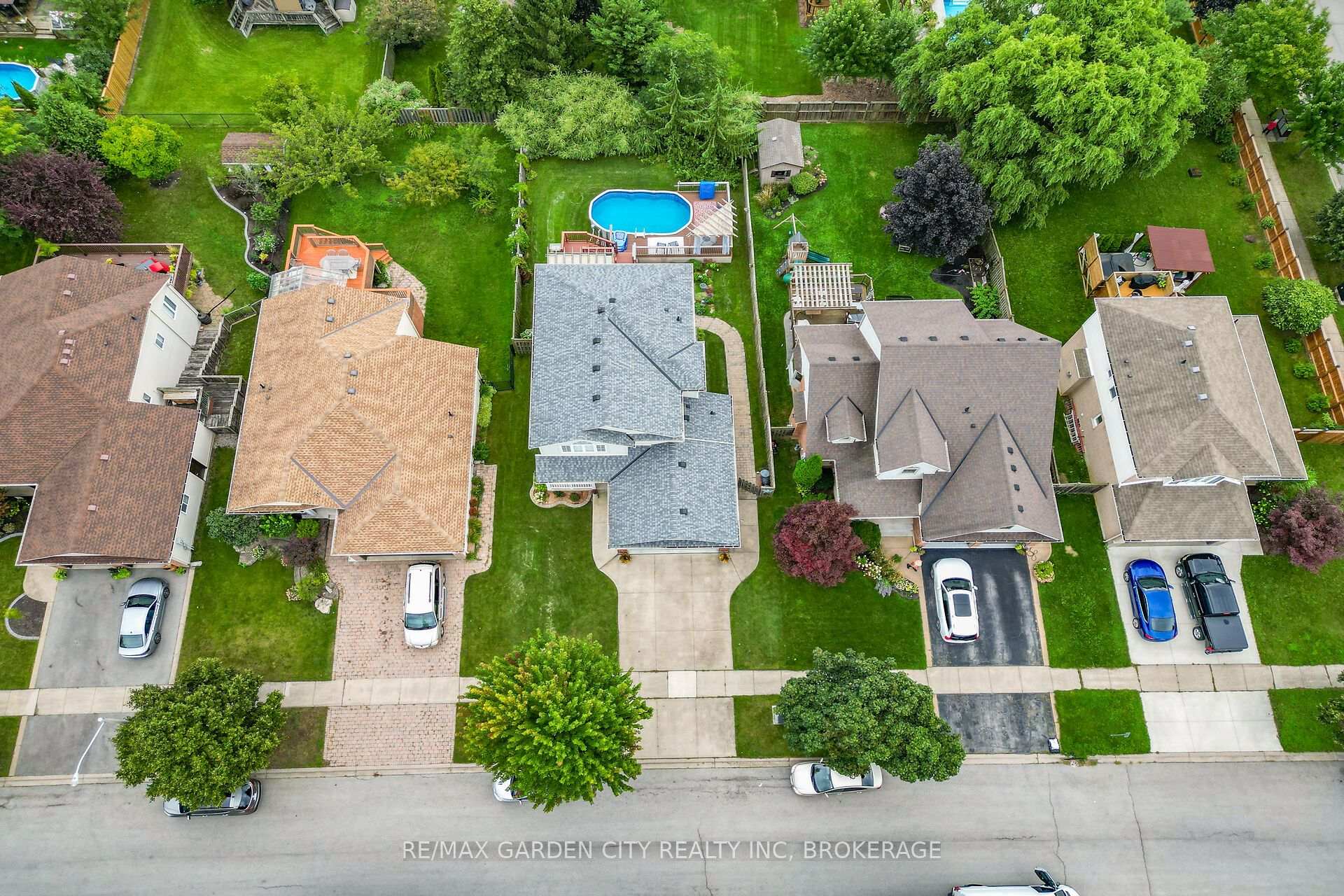 Photo 44 of 4039 Barry Drive, Lincoln, Beamsville — HOMEH