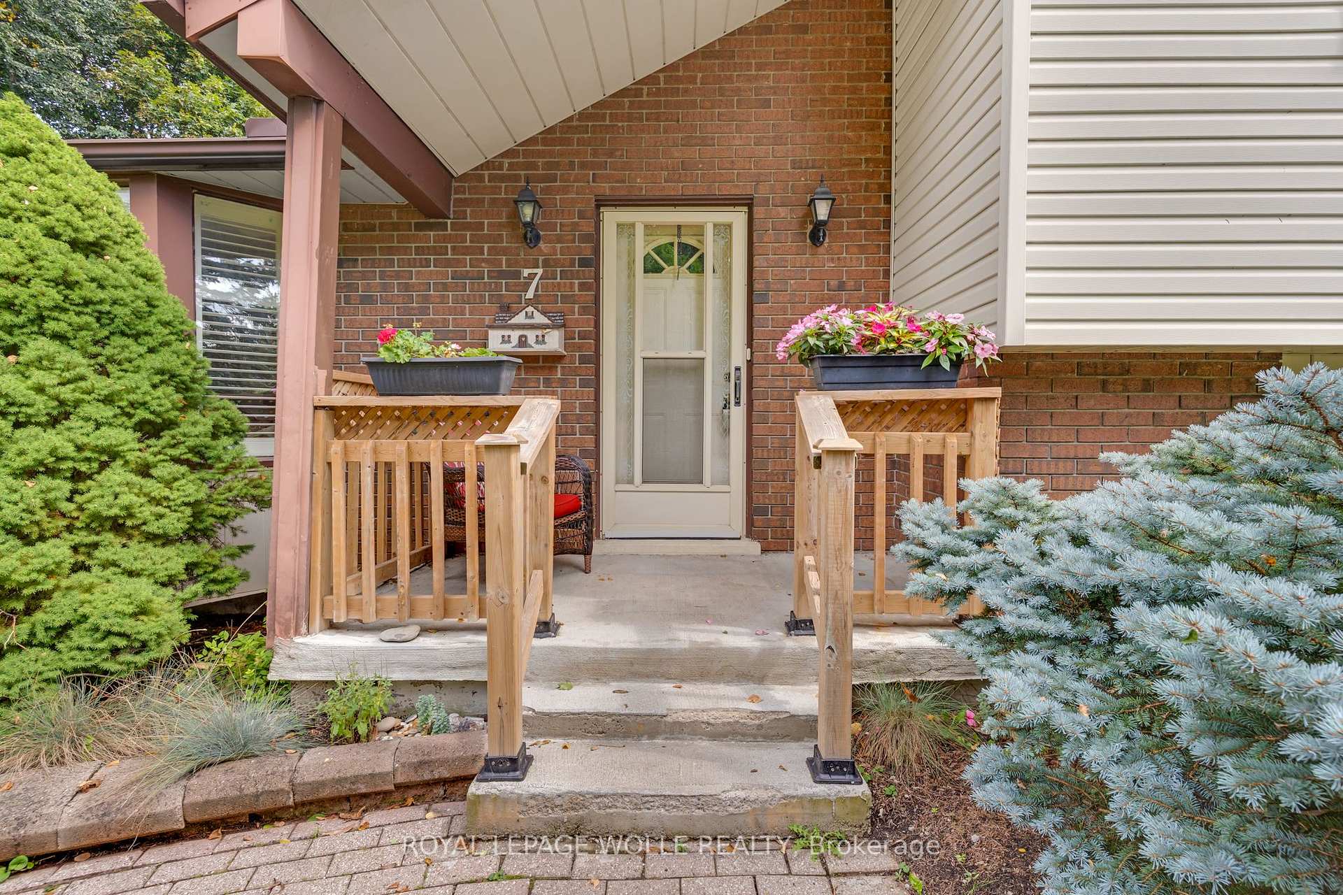 Photo 2 of 7 Underhill Crescent, Kitchener, Centreville Chicopee — HOMEH