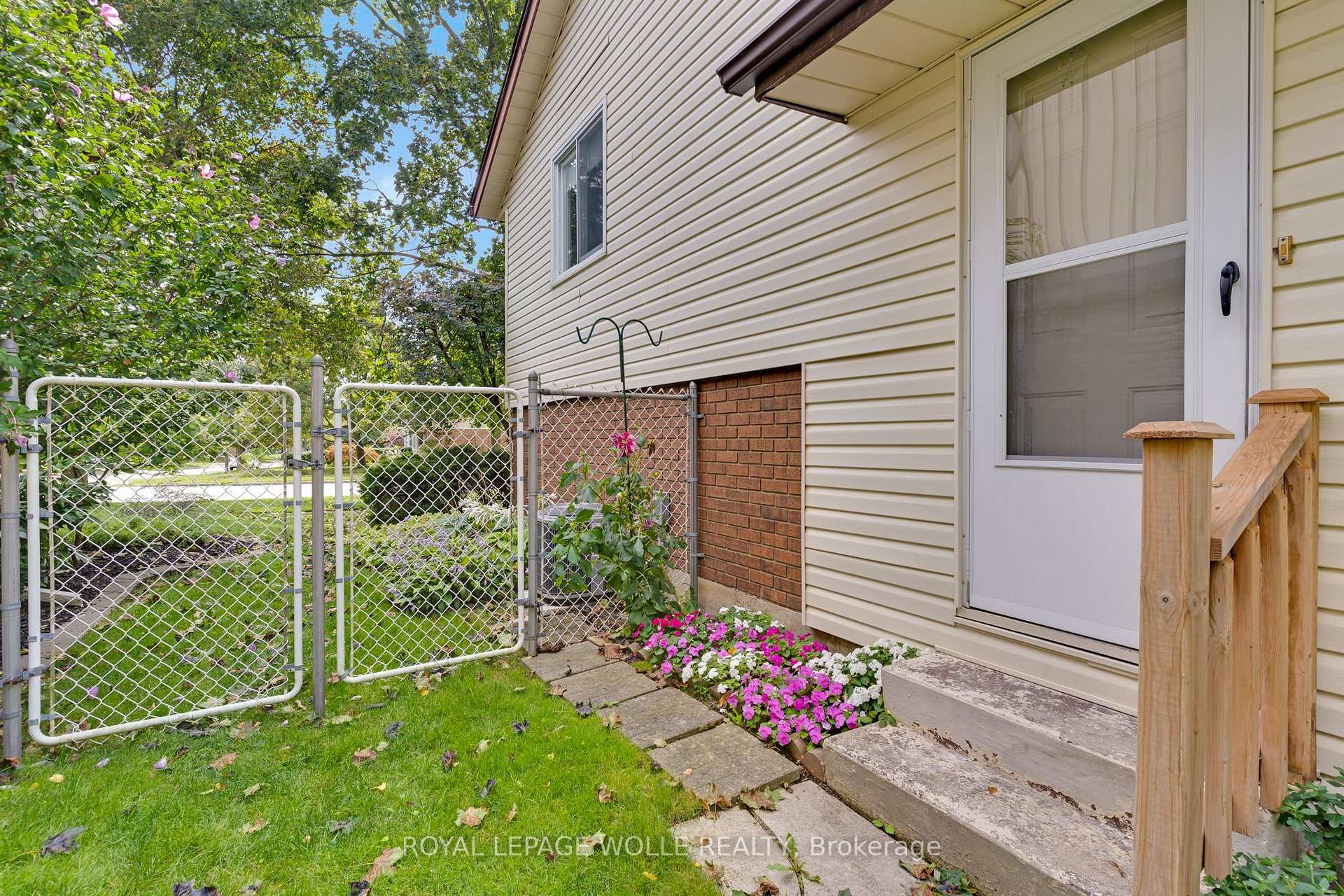 Photo 38 of 7 Underhill Crescent, Kitchener, Centreville Chicopee — HOMEH