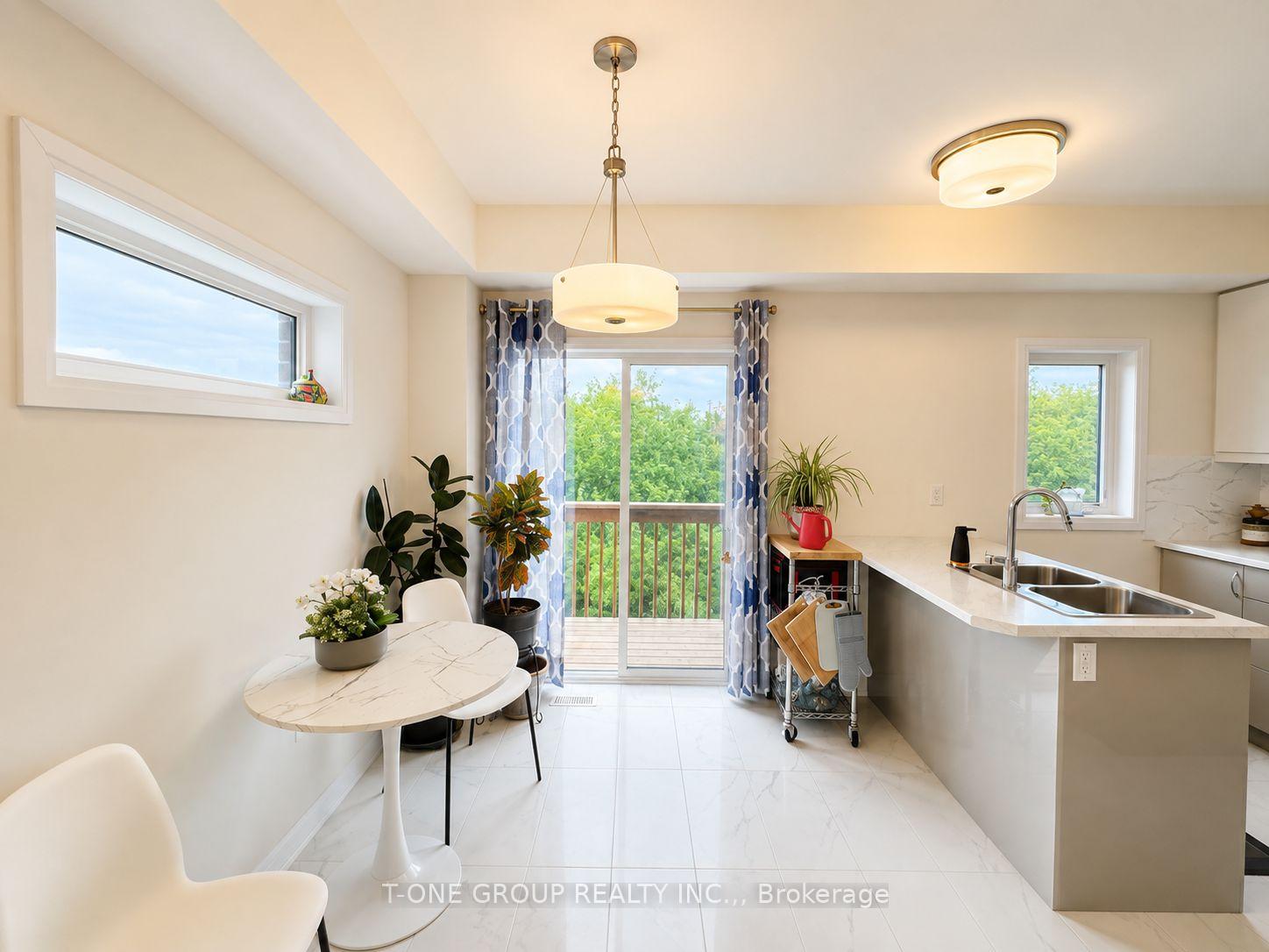 Photo 5 of 80 Fieldridge Cres, Brampton, Sandringham-Wellington North — HOMEH
