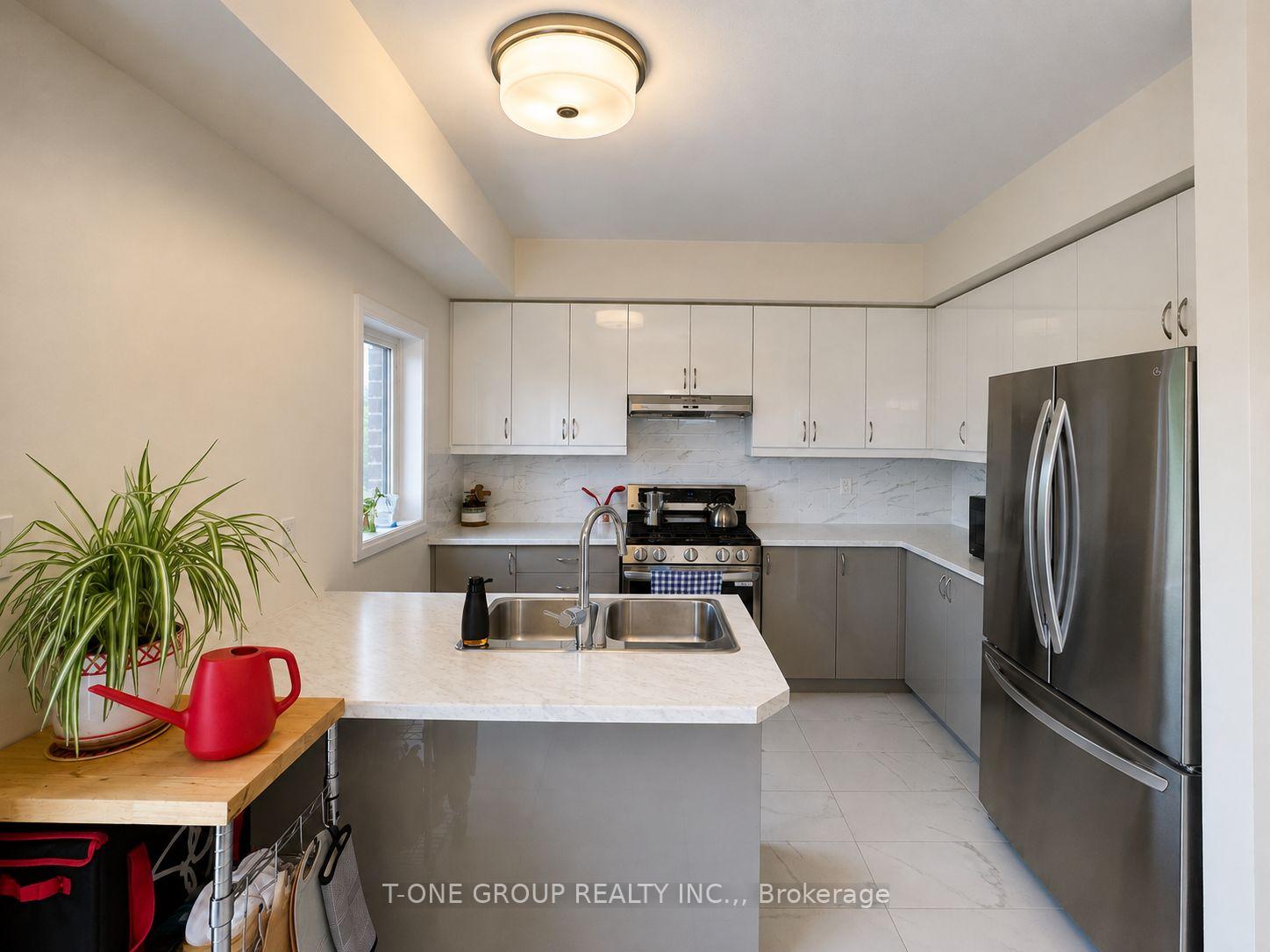 Photo 6 of 80 Fieldridge Cres, Brampton, Sandringham-Wellington North — HOMEH