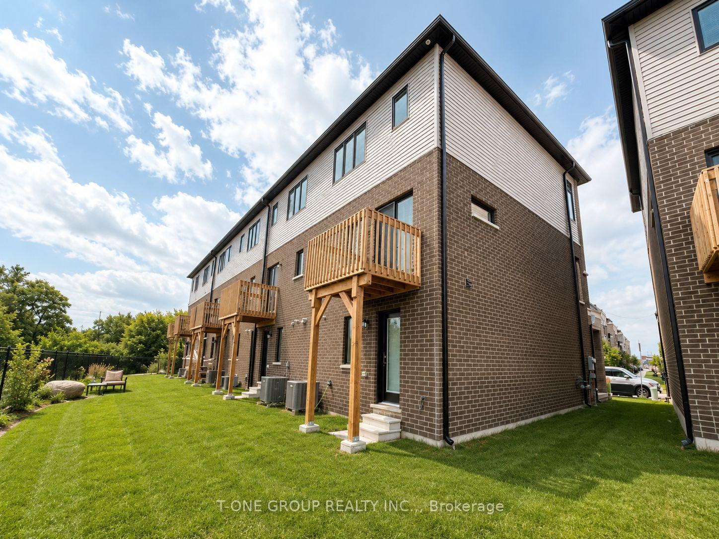 Photo 17 of 80 Fieldridge Cres, Brampton, Sandringham-Wellington North — HOMEH