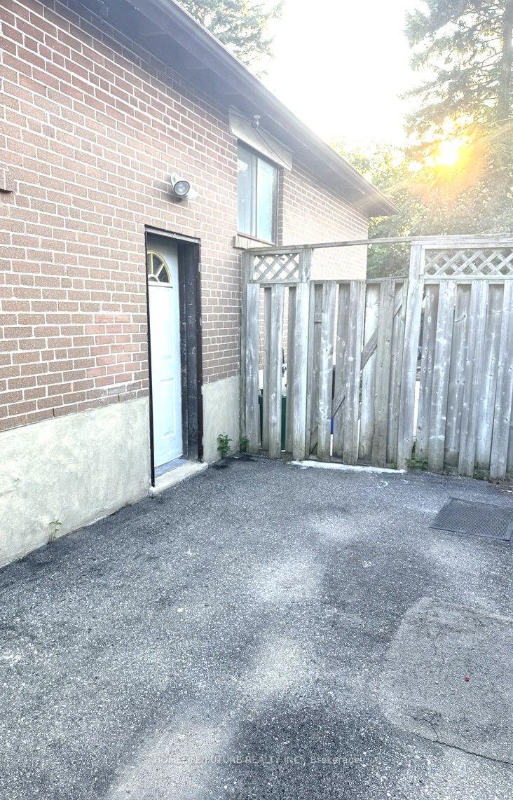 Photo 3 of Unit Bsmt, 868 Chapleau Drive, Pickering, Bay Ridges — HOMEH