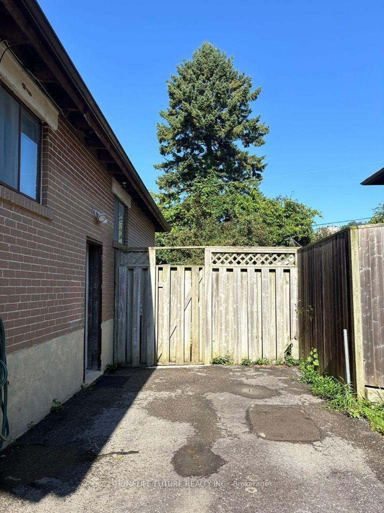 Photo 4 of Unit Bsmt, 868 Chapleau Drive, Pickering, Bay Ridges — HOMEH