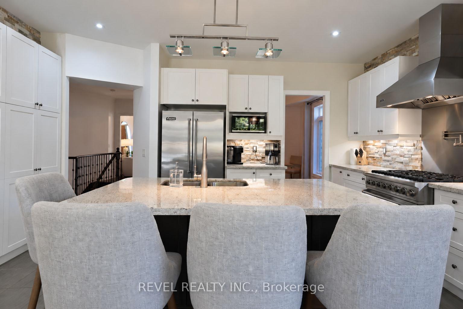 Photo 10 of 36 Turner Drive, Barrie, Bayshore — HOMEH