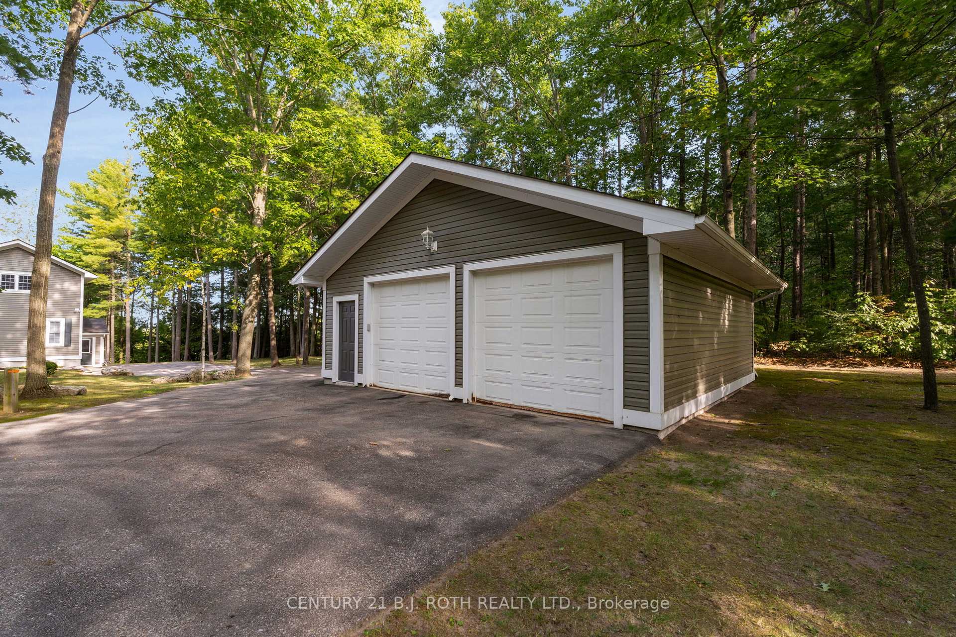 Photo 3 of 2710 Portage Trail, Springwater, Rural Springwater — HOMEH