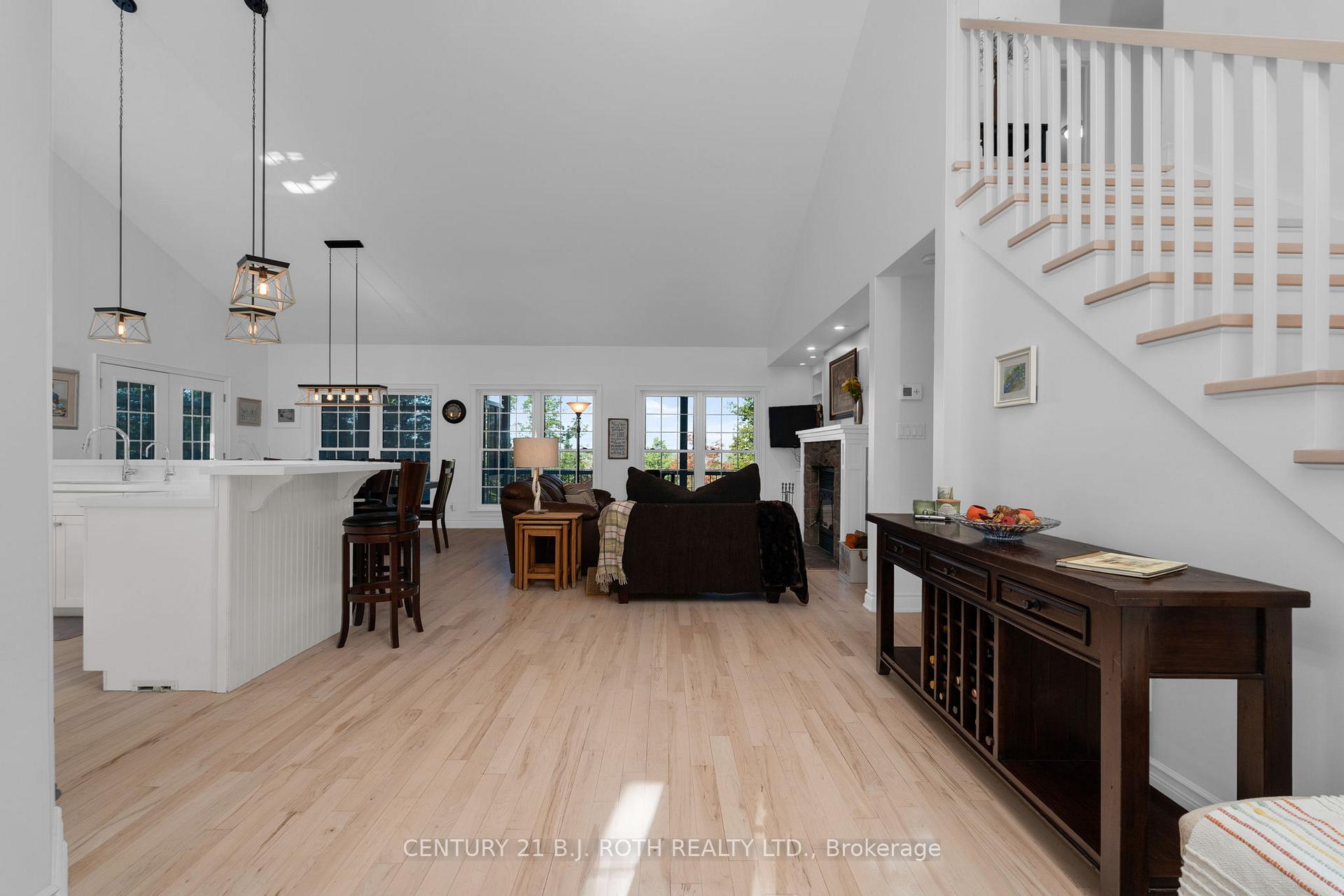 Photo 5 of 2710 Portage Trail, Springwater, Rural Springwater — HOMEH