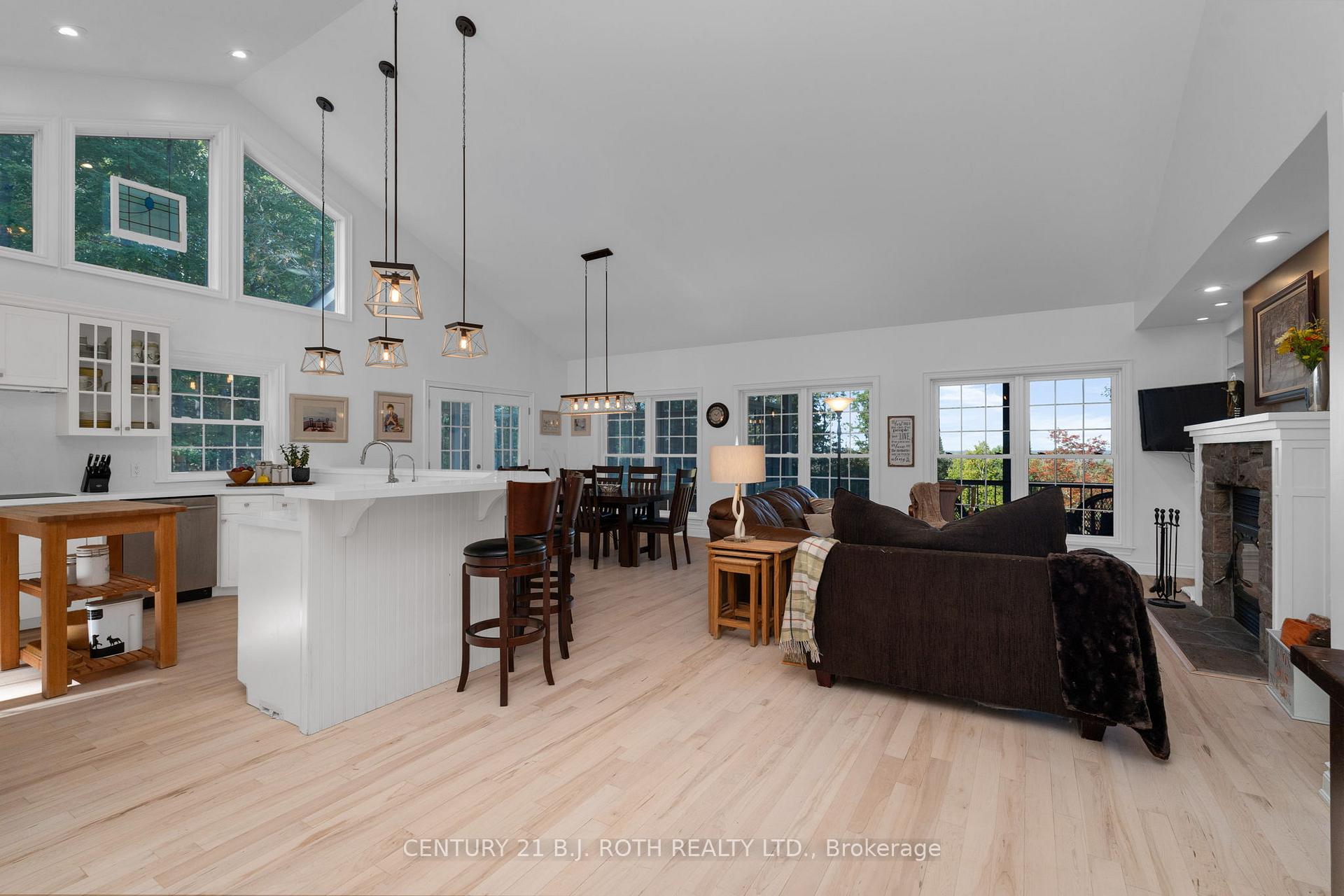 Photo 6 of 2710 Portage Trail, Springwater, Rural Springwater — HOMEH
