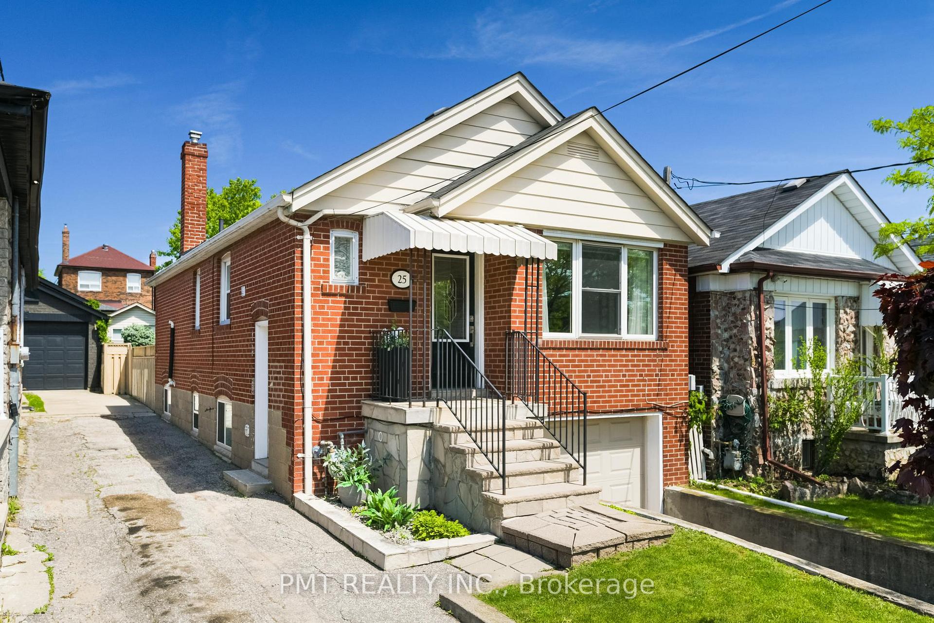 Photo 2 of 25 Ronald Avenue, North York, Briar Hill-Belgravia — HOMEH