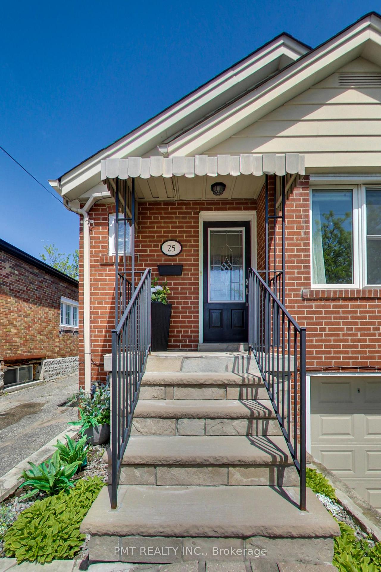Photo 3 of 25 Ronald Avenue, North York, Briar Hill-Belgravia — HOMEH