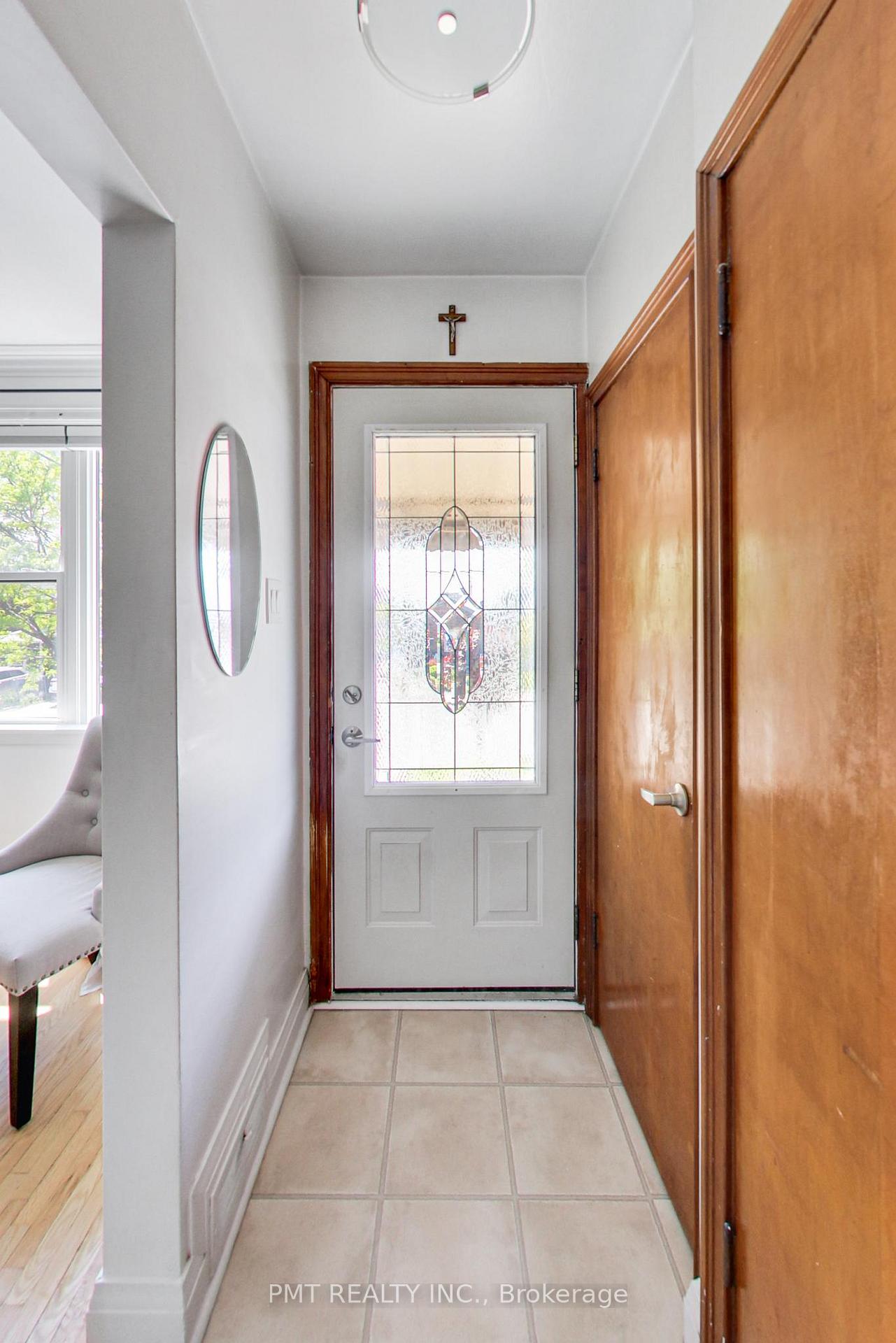 Photo 5 of 25 Ronald Avenue, North York, Briar Hill-Belgravia — HOMEH