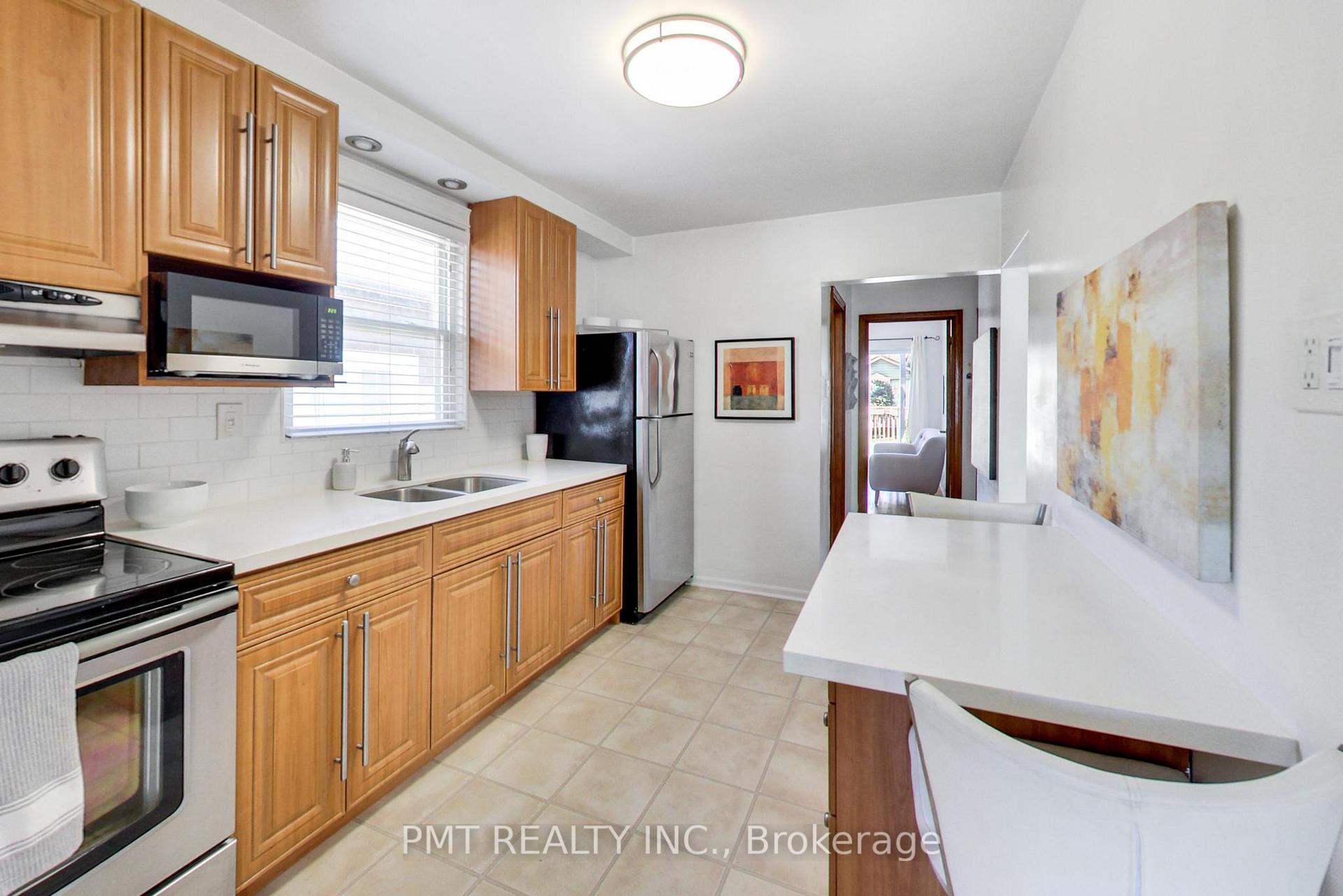 Photo 6 of 25 Ronald Avenue, North York, Briar Hill-Belgravia — HOMEH