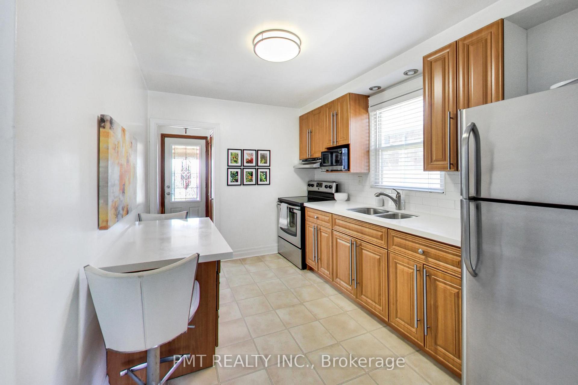 Photo 7 of 25 Ronald Avenue, North York, Briar Hill-Belgravia — HOMEH
