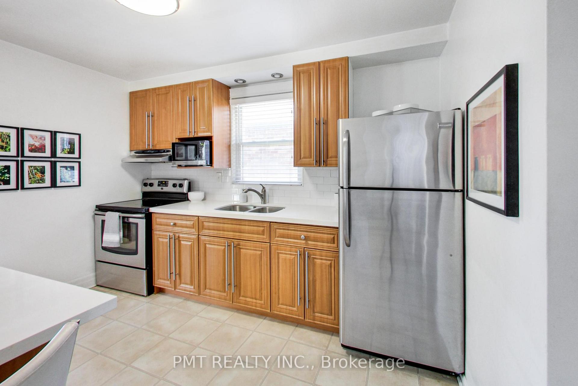 Photo 8 of 25 Ronald Avenue, North York, Briar Hill-Belgravia — HOMEH