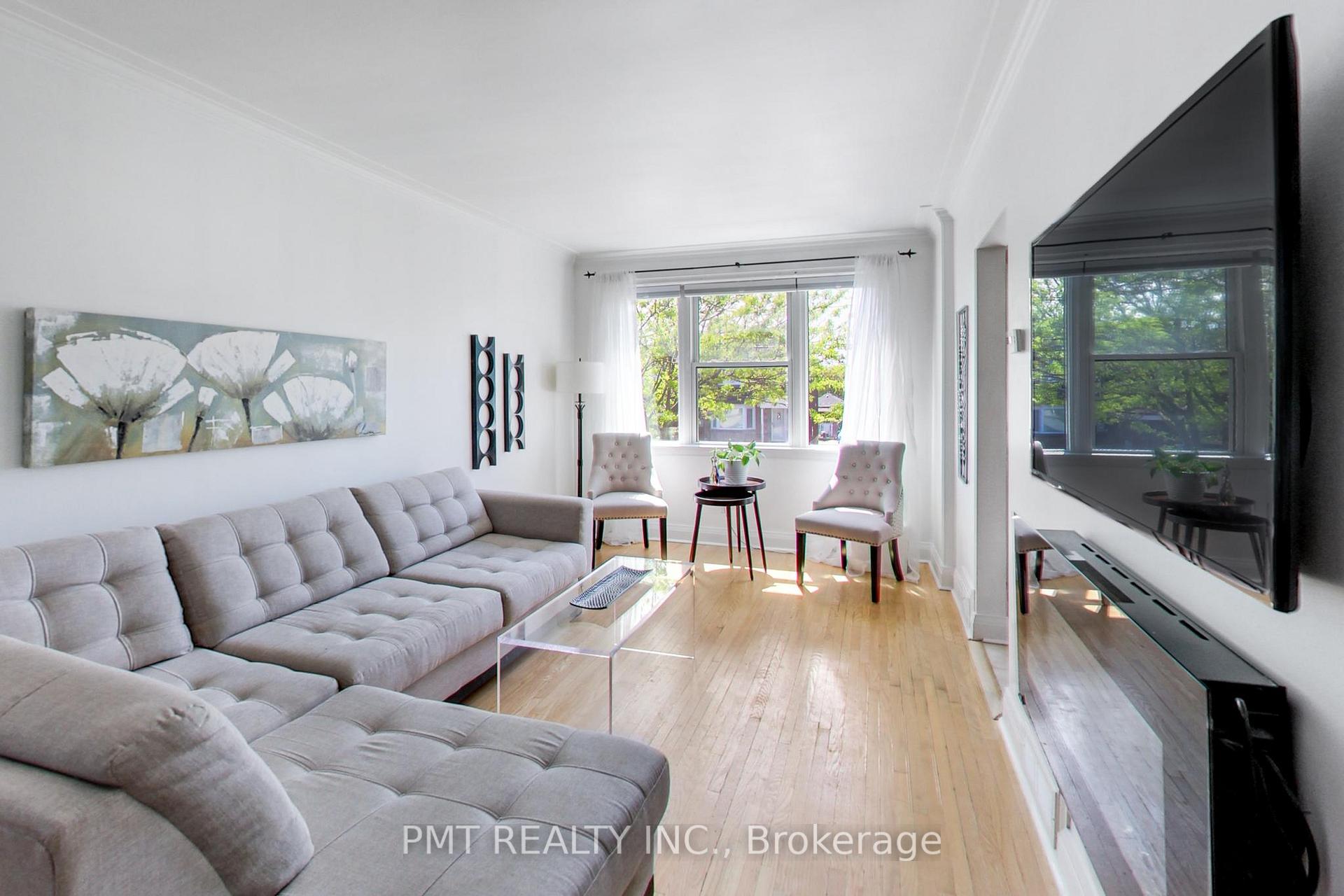Photo 10 of 25 Ronald Avenue, North York, Briar Hill-Belgravia — HOMEH