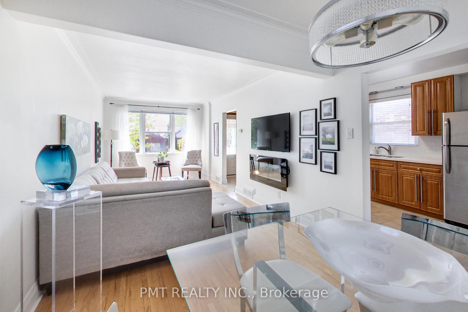 Photo 13 of 25 Ronald Avenue, North York, Briar Hill-Belgravia — HOMEH