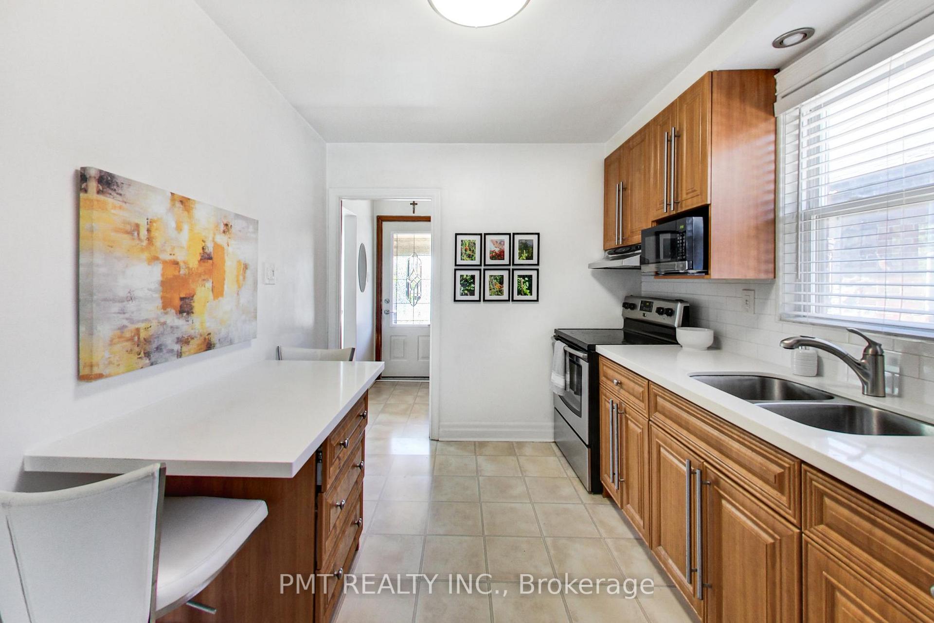 Photo 15 of 25 Ronald Avenue, North York, Briar Hill-Belgravia — HOMEH