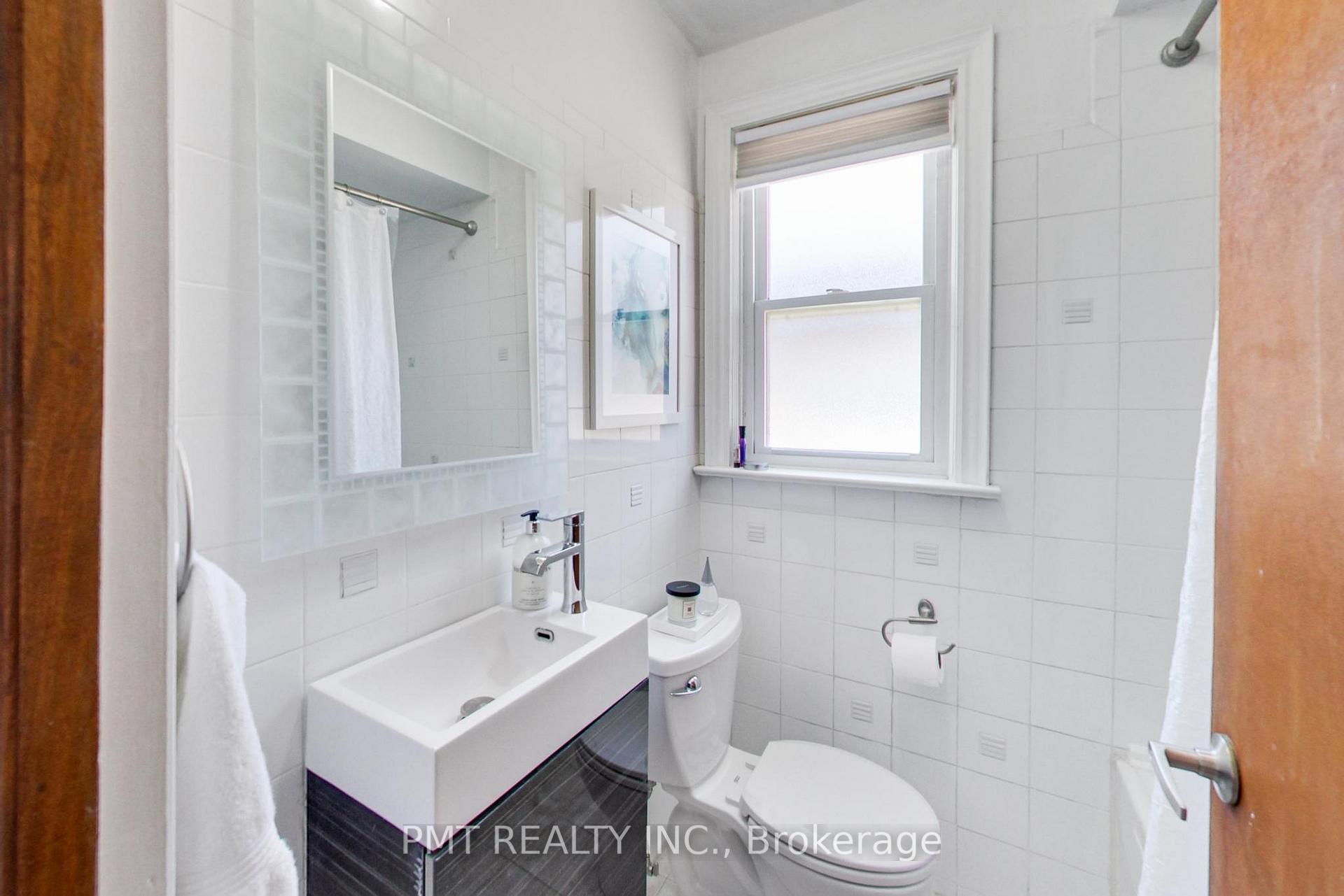 Photo 16 of 25 Ronald Avenue, North York, Briar Hill-Belgravia — HOMEH