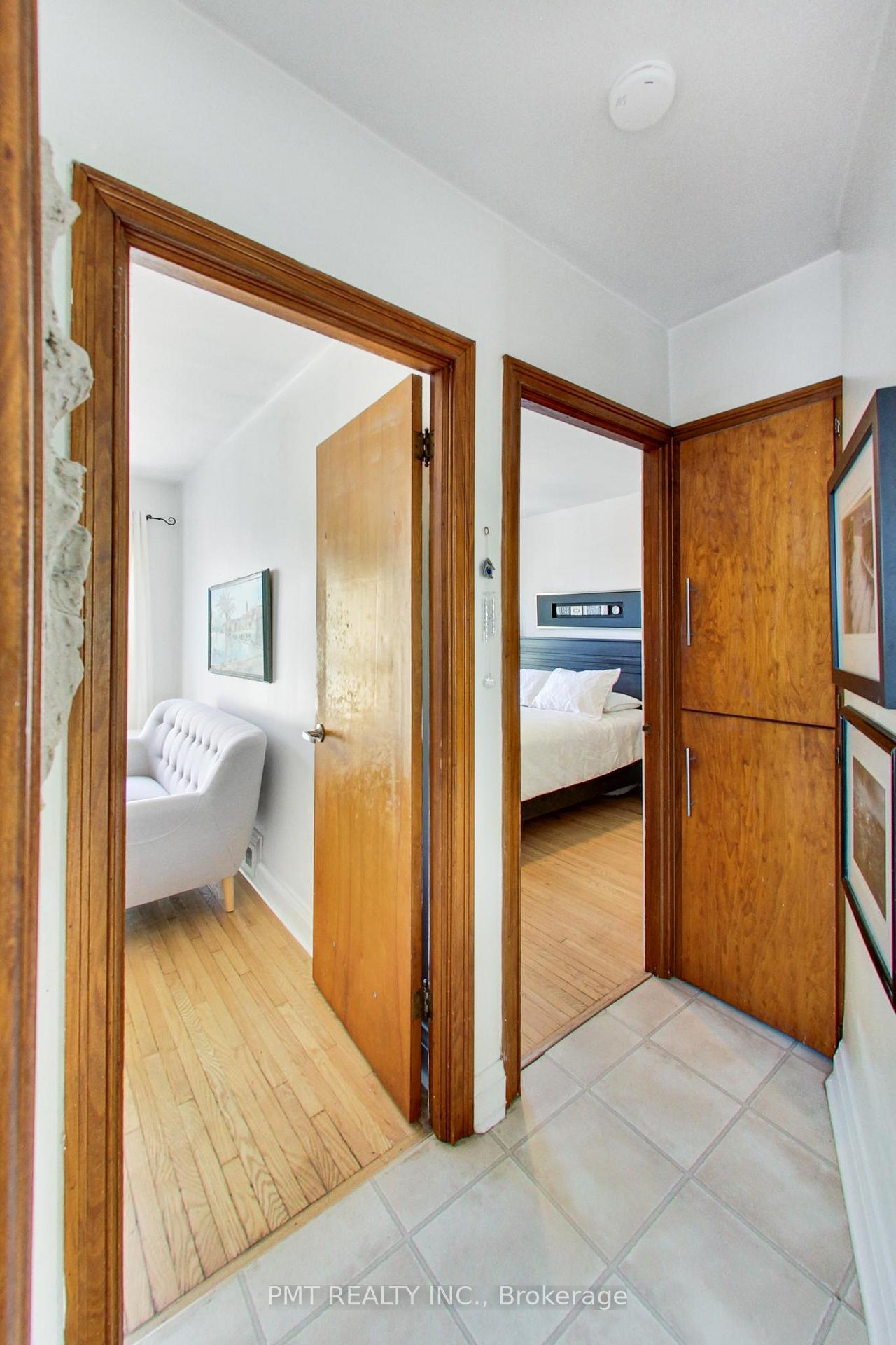 Photo 17 of 25 Ronald Avenue, North York, Briar Hill-Belgravia — HOMEH
