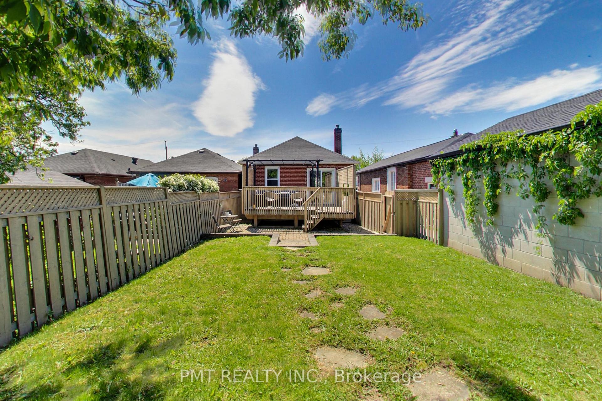 Photo 36 of 25 Ronald Avenue, North York, Briar Hill-Belgravia — HOMEH