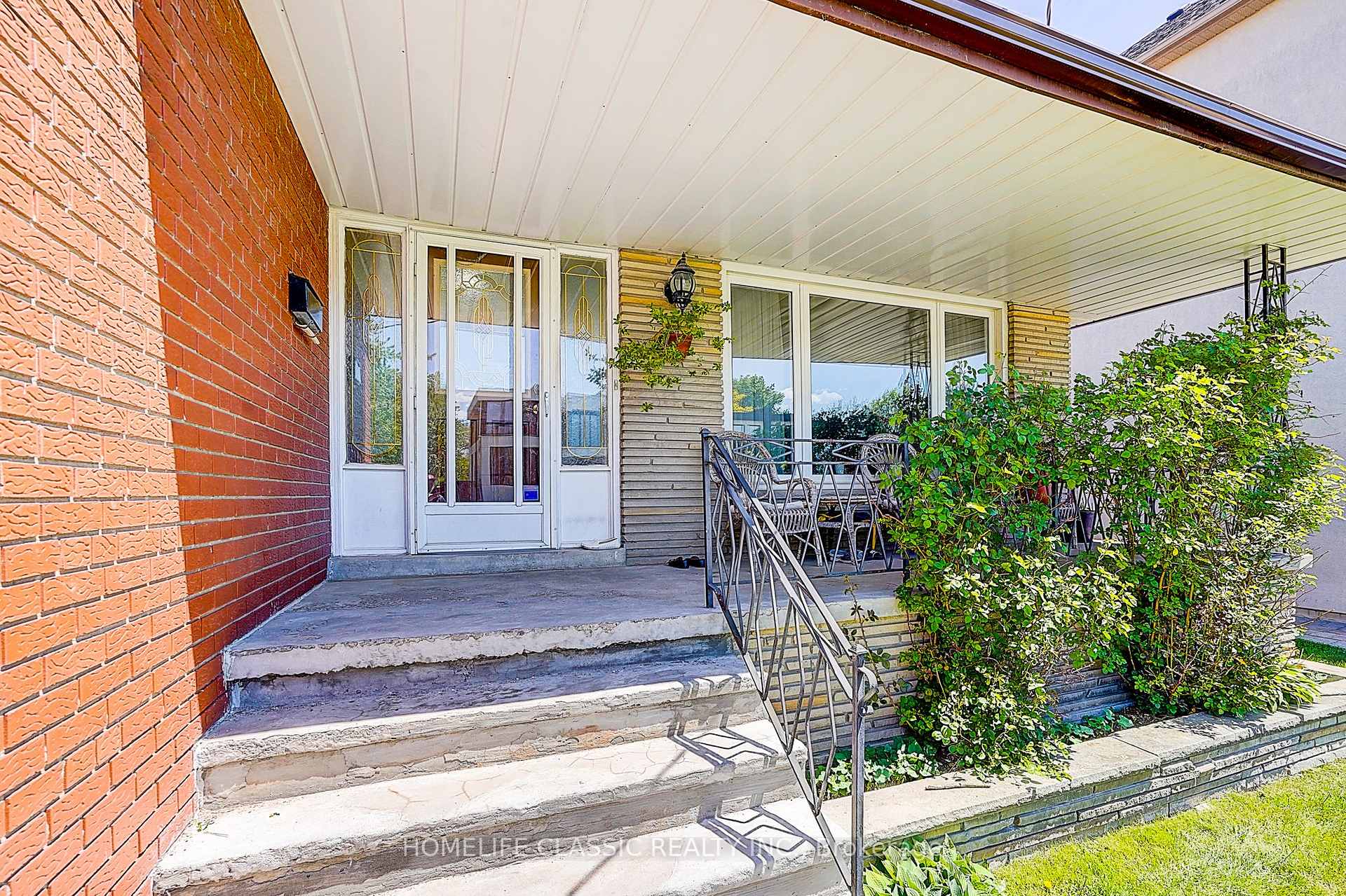Photo 3 of 69 Elm Avenue, Richmond Hill, Langstaff — HOMEH