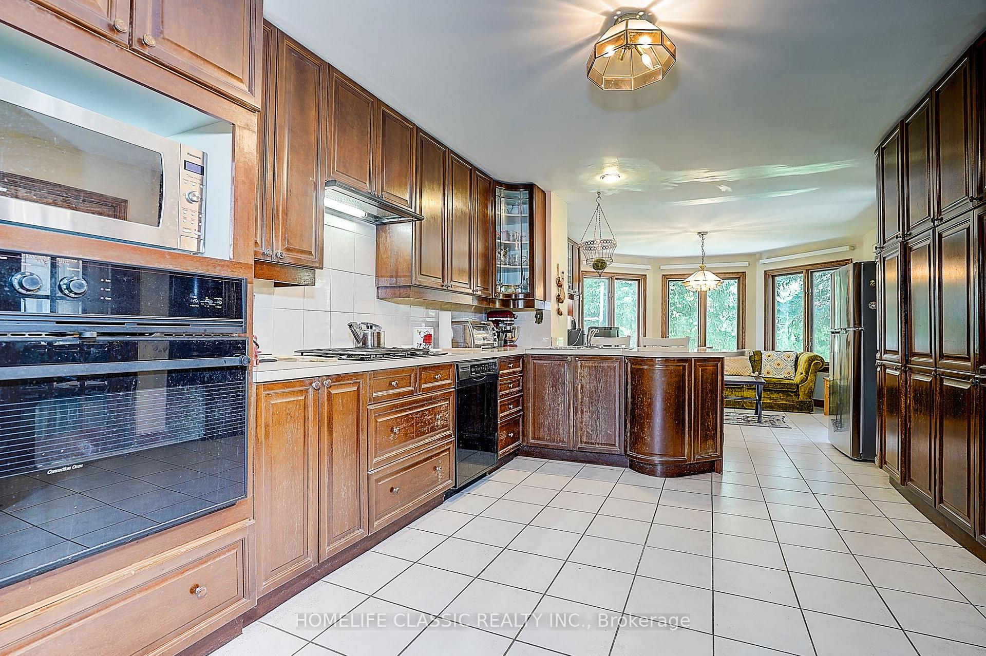 Photo 8 of 69 Elm Avenue, Richmond Hill, Langstaff — HOMEH