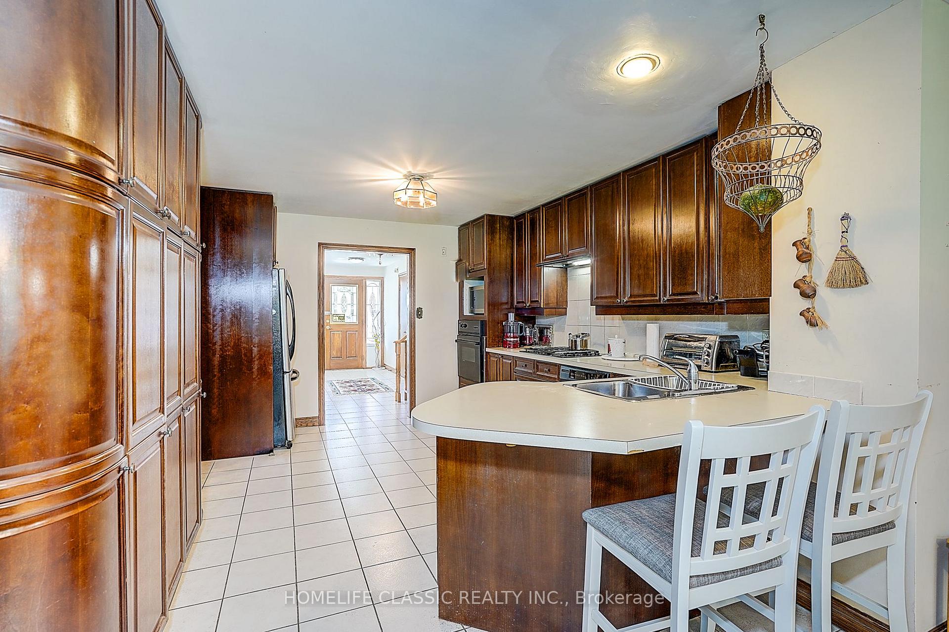 Photo 10 of 69 Elm Avenue, Richmond Hill, Langstaff — HOMEH