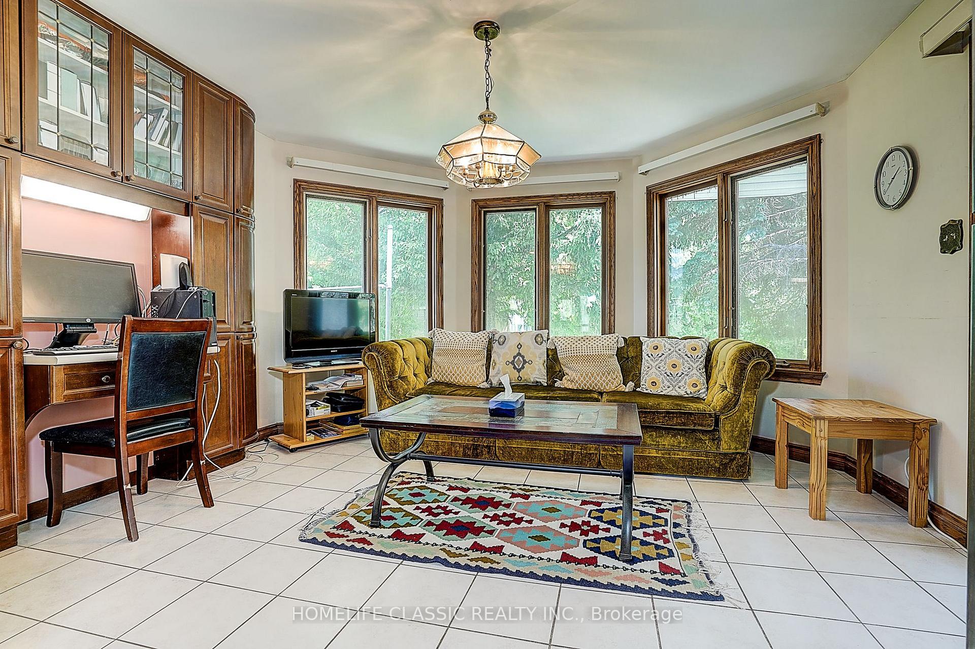 Photo 11 of 69 Elm Avenue, Richmond Hill, Langstaff — HOMEH