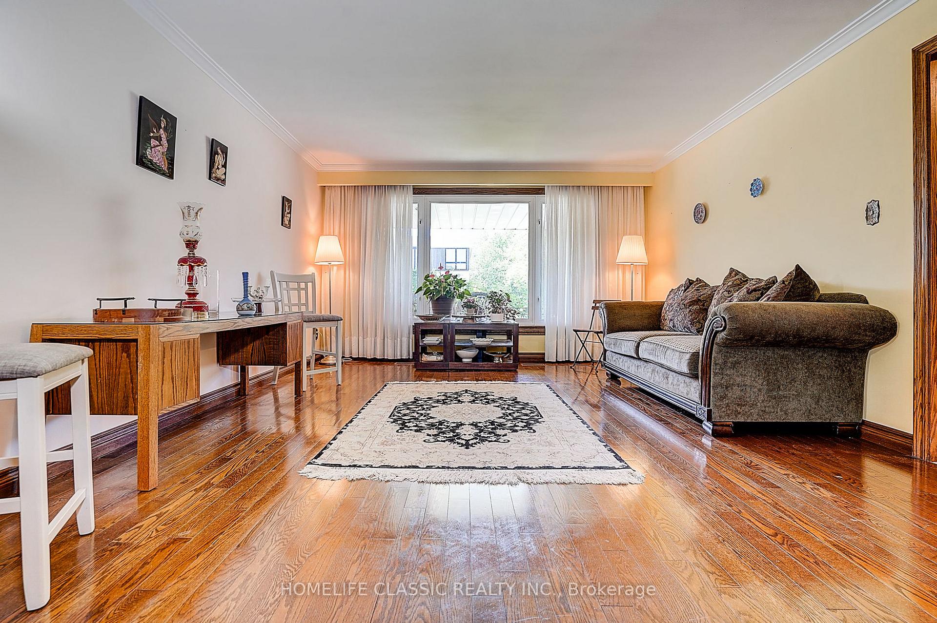 Photo 12 of 69 Elm Avenue, Richmond Hill, Langstaff — HOMEH