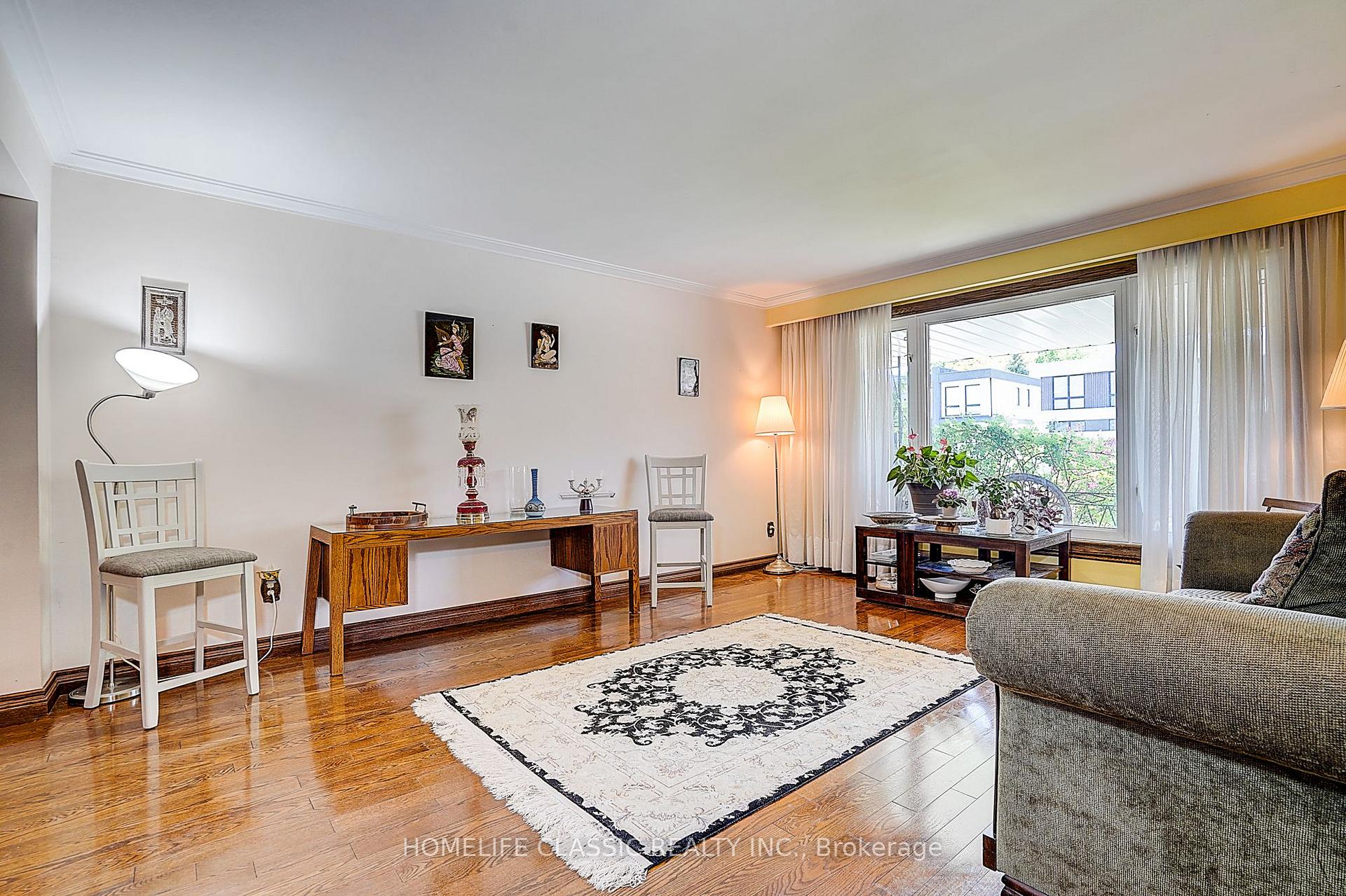 Photo 13 of 69 Elm Avenue, Richmond Hill, Langstaff — HOMEH