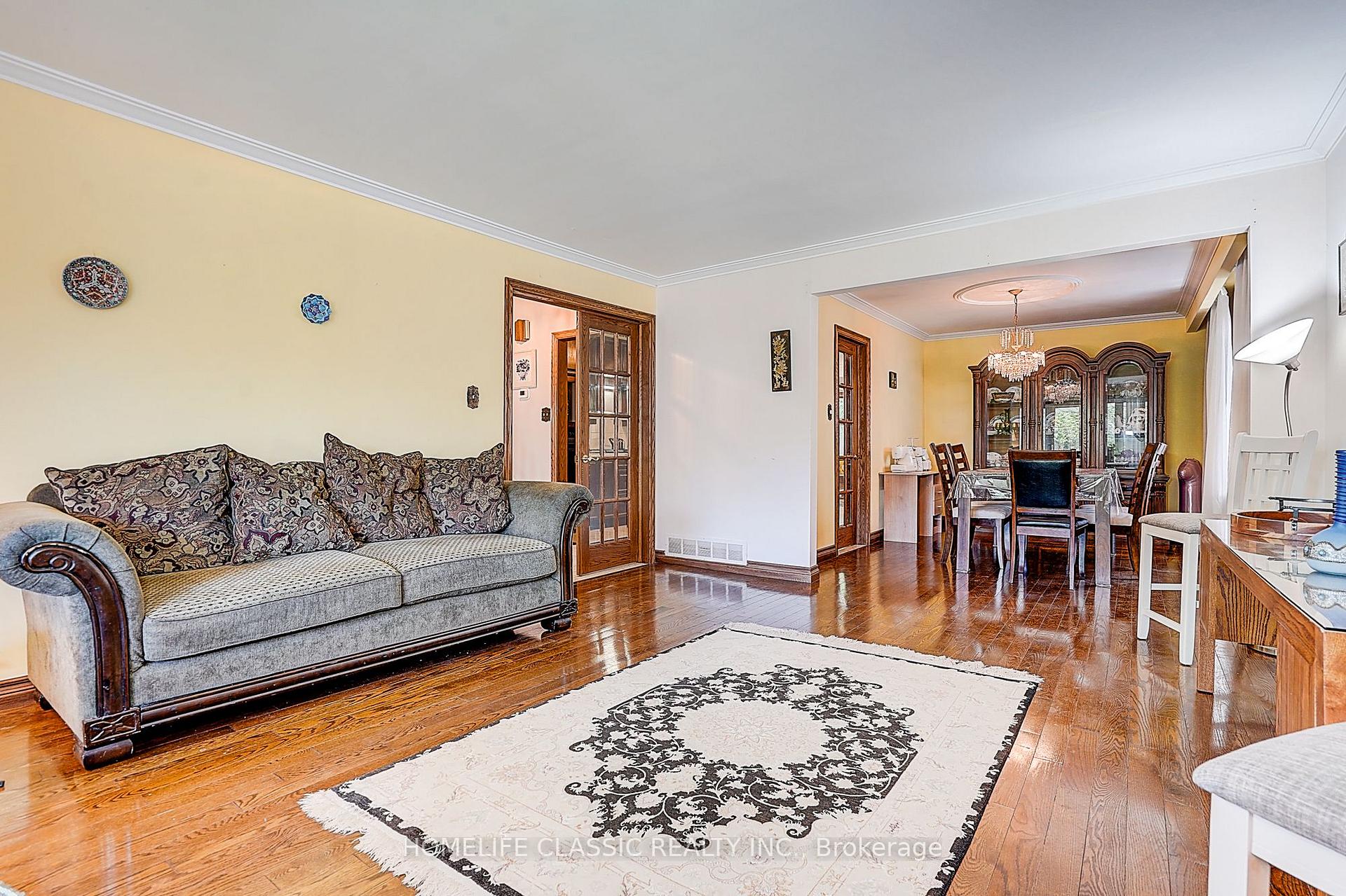 Photo 14 of 69 Elm Avenue, Richmond Hill, Langstaff — HOMEH