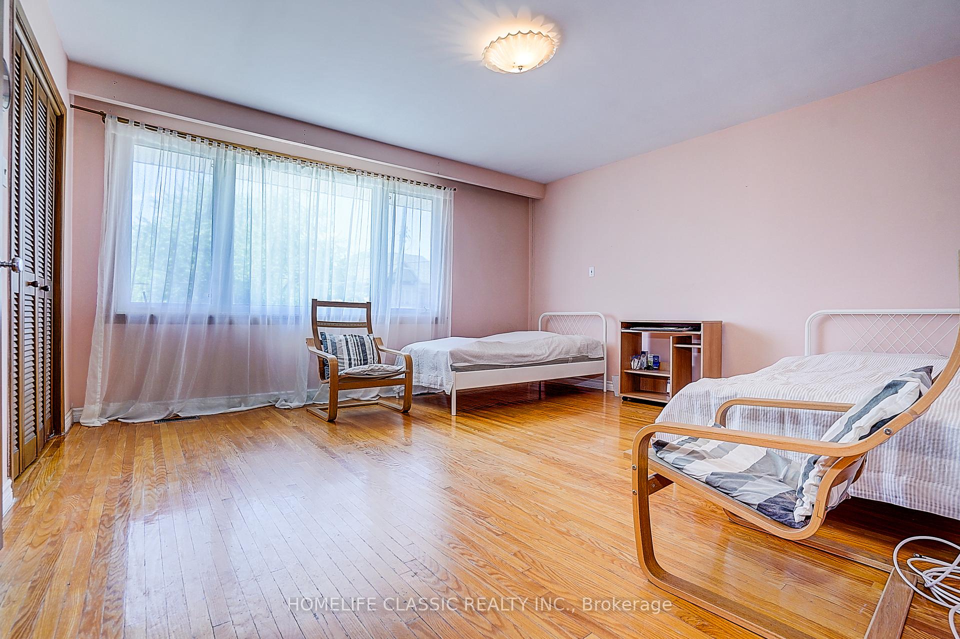 Photo 20 of 69 Elm Avenue, Richmond Hill, Langstaff — HOMEH