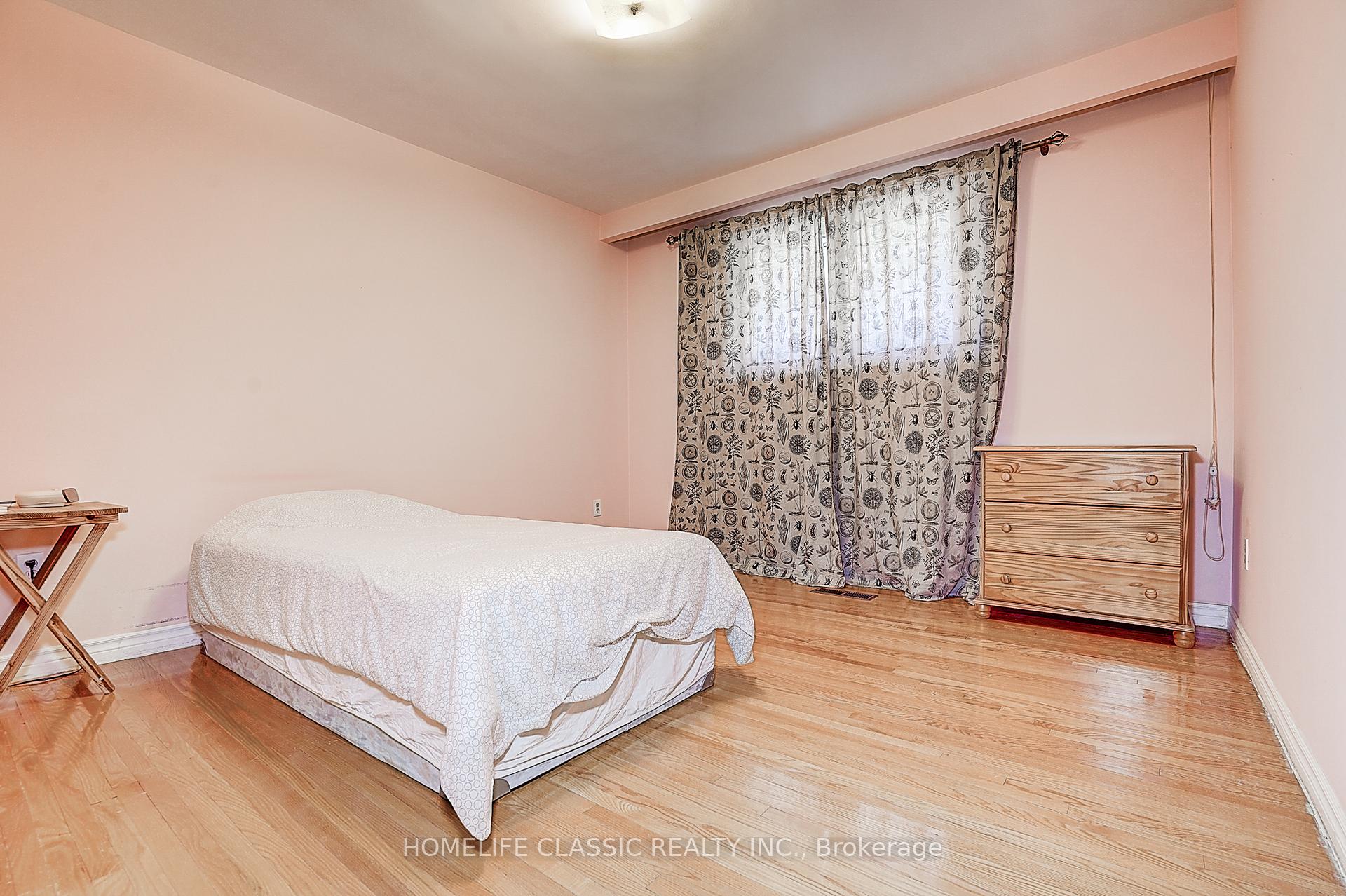 Photo 21 of 69 Elm Avenue, Richmond Hill, Langstaff — HOMEH