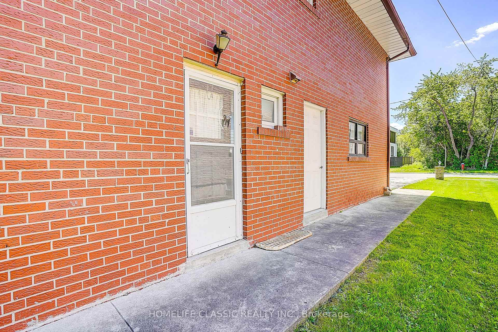 Photo 23 of 69 Elm Avenue, Richmond Hill, Langstaff — HOMEH