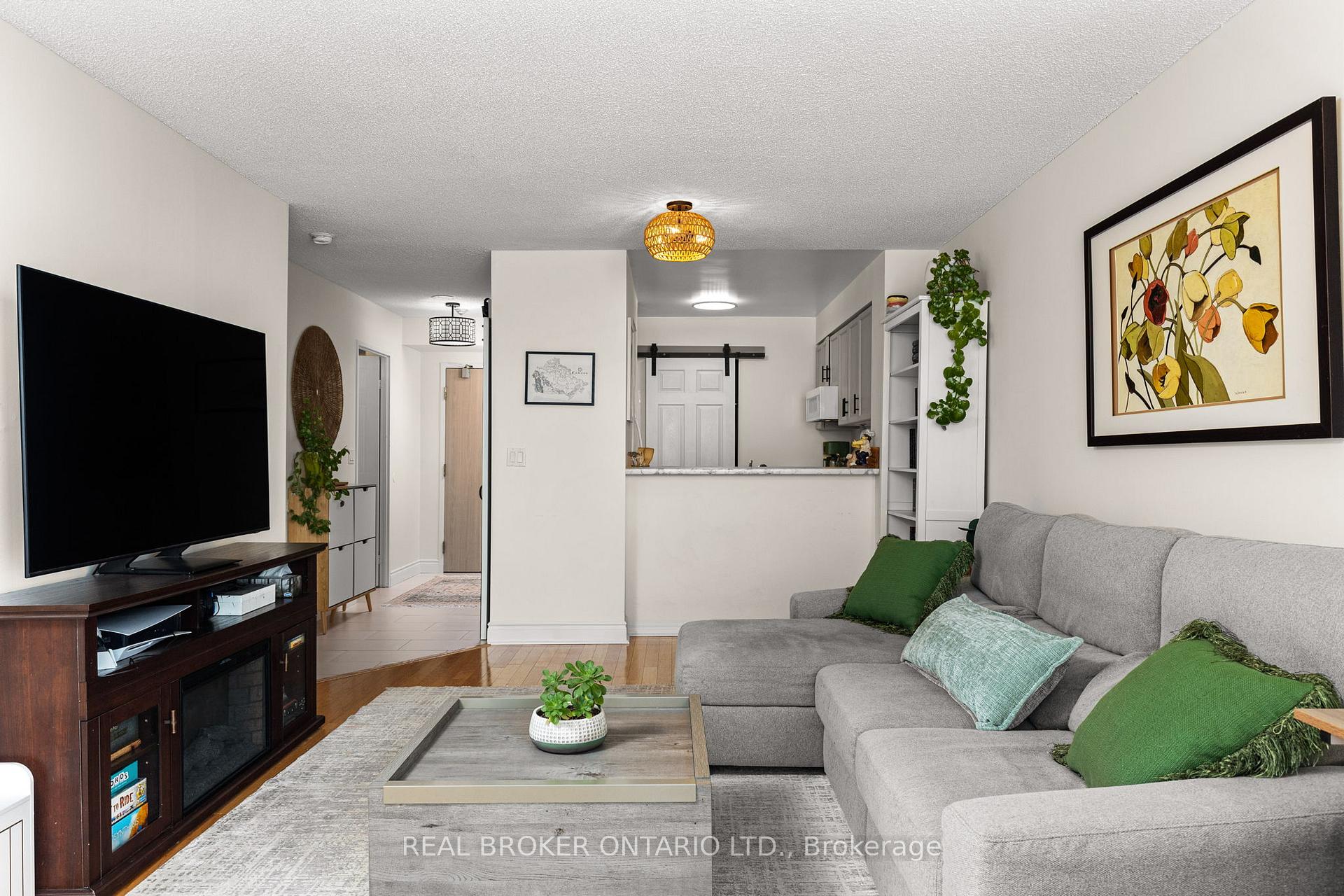 Photo 6 of Unit 504, 140 Dunlop Street E, Barrie, City Centre — HOMEH