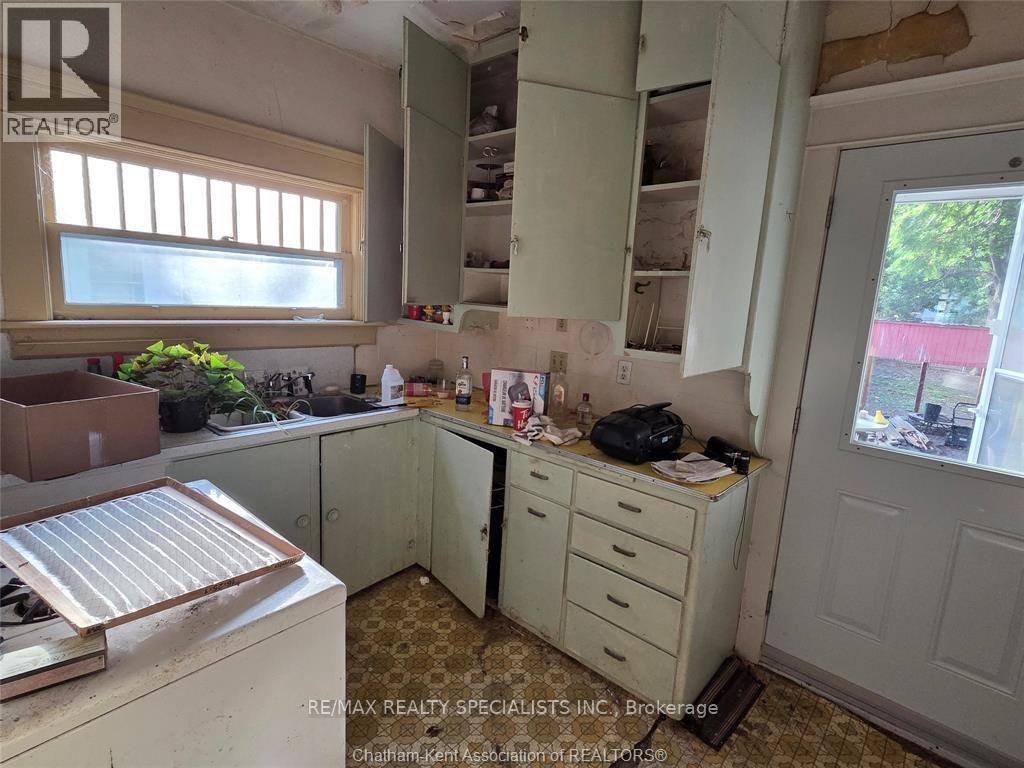 Photo 11 of 24 Stanley Avenue, Chatham-Kent — HOMEH