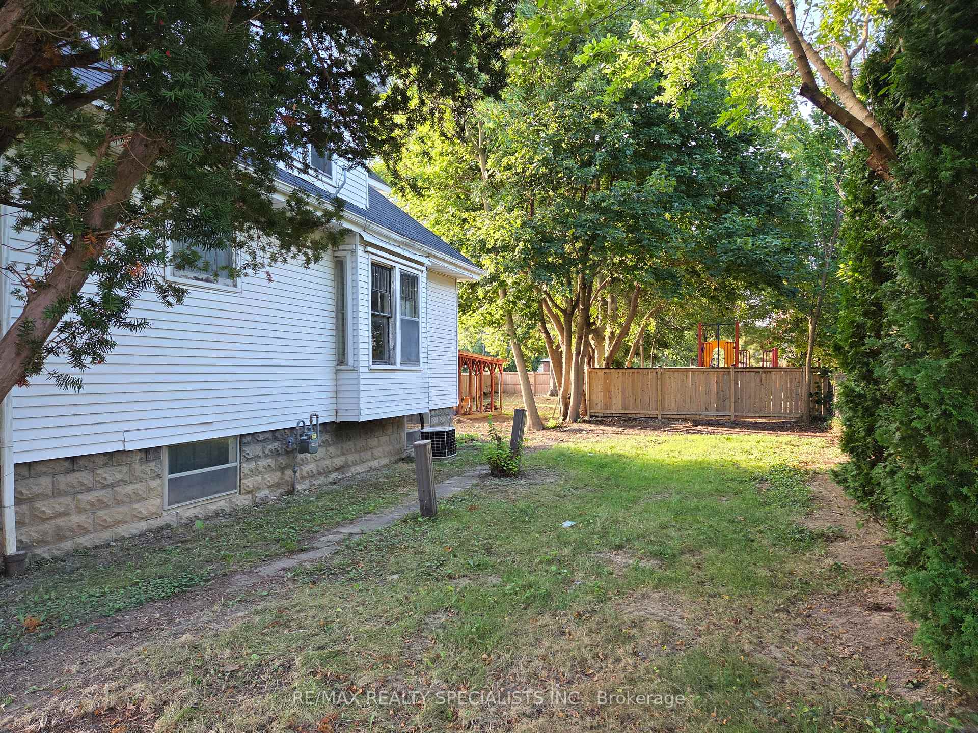 Photo 10 of 24 Stanley Avenue, Chatham-Kent — HOMEH