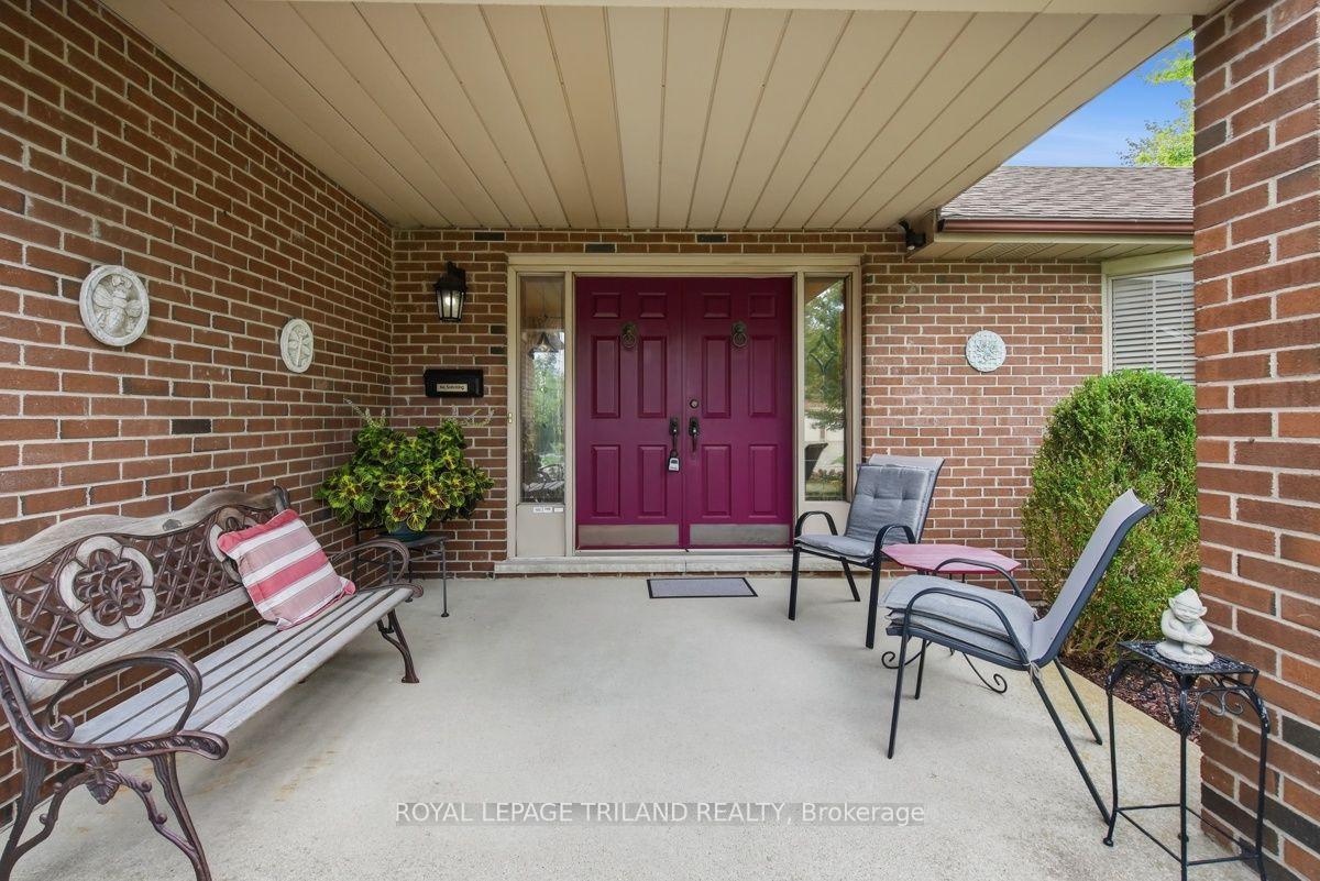 Photo 5 of 7 Glenview Crescent, London, North H — HOMEH
