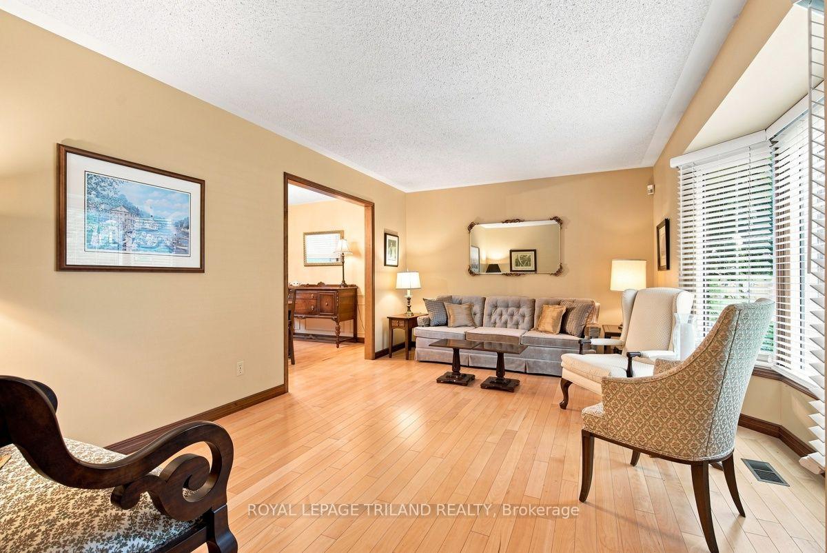 Photo 8 of 7 Glenview Crescent, London, North H — HOMEH