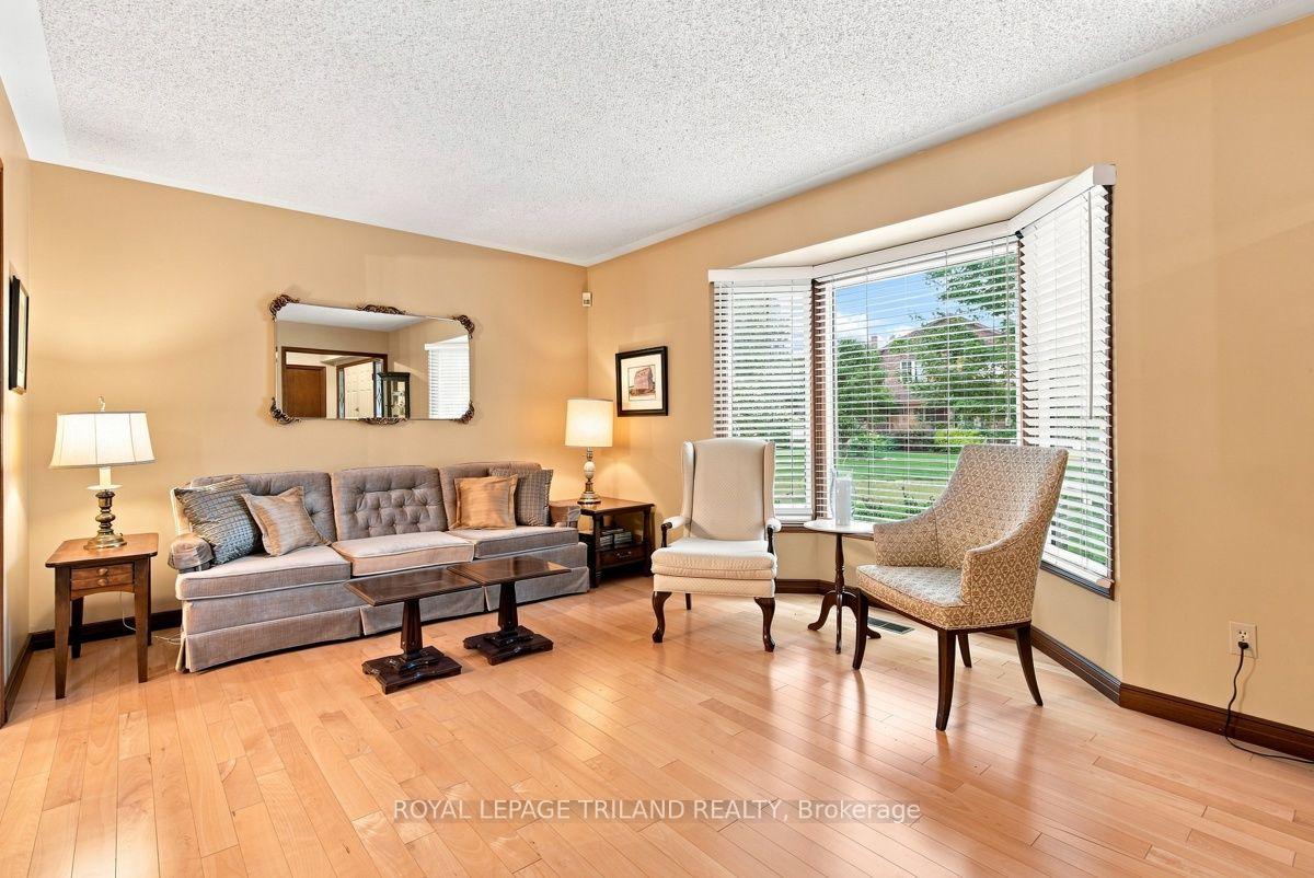 Photo 10 of 7 Glenview Crescent, London, North H — HOMEH